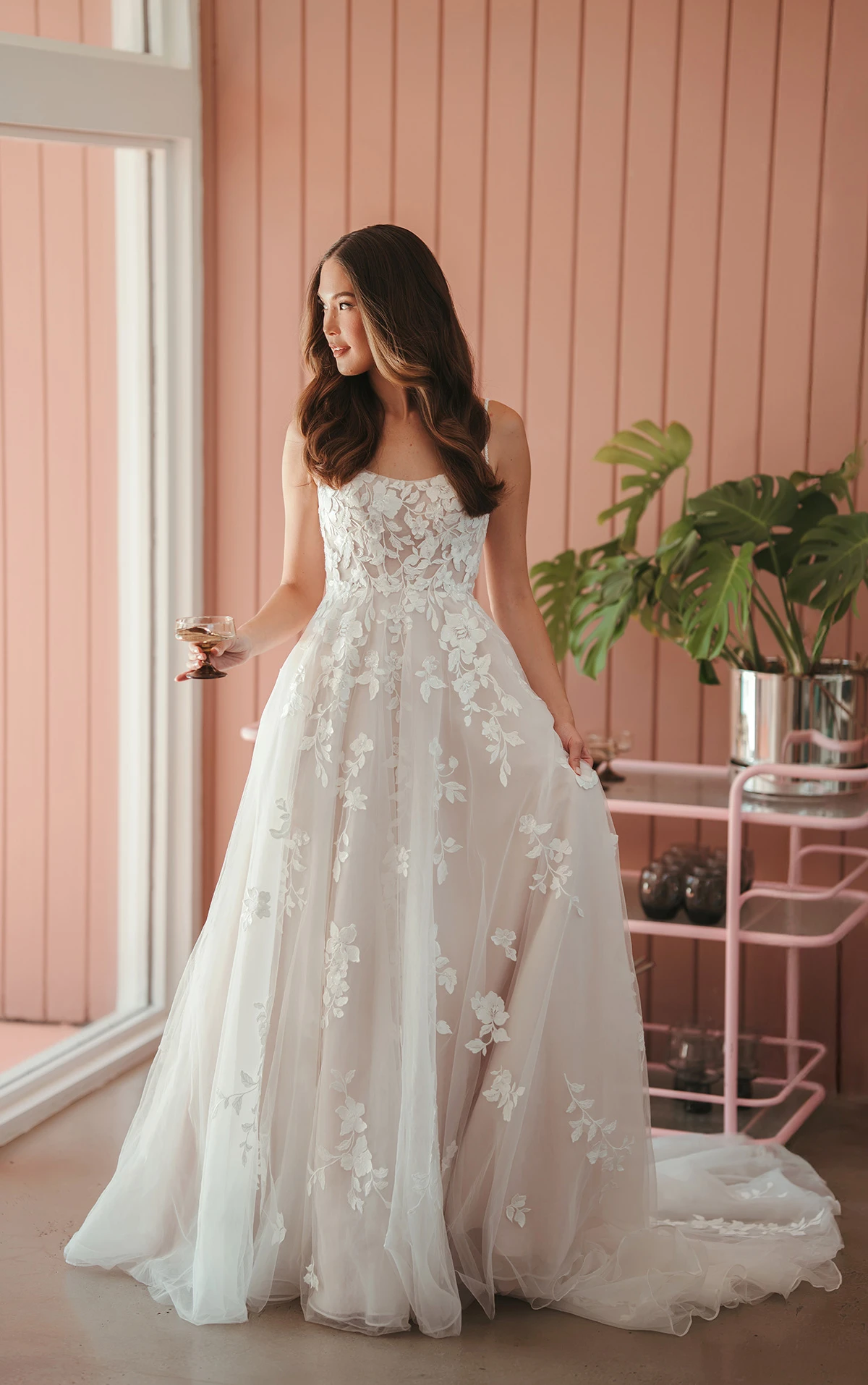 sy8213 A-Linien-Brautkleid mit herzförmigem Ausschnitt und transparentem Spitzenoberteil  by Stella York