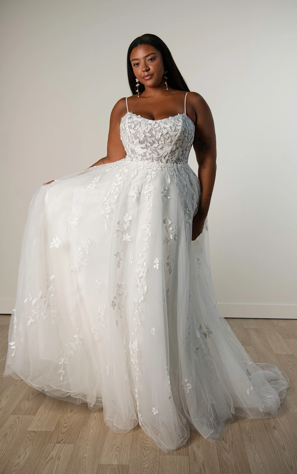 sy8213 A-Linien-Brautkleid mit herzförmigem Ausschnitt und transparentem Spitzenoberteil  by Stella York