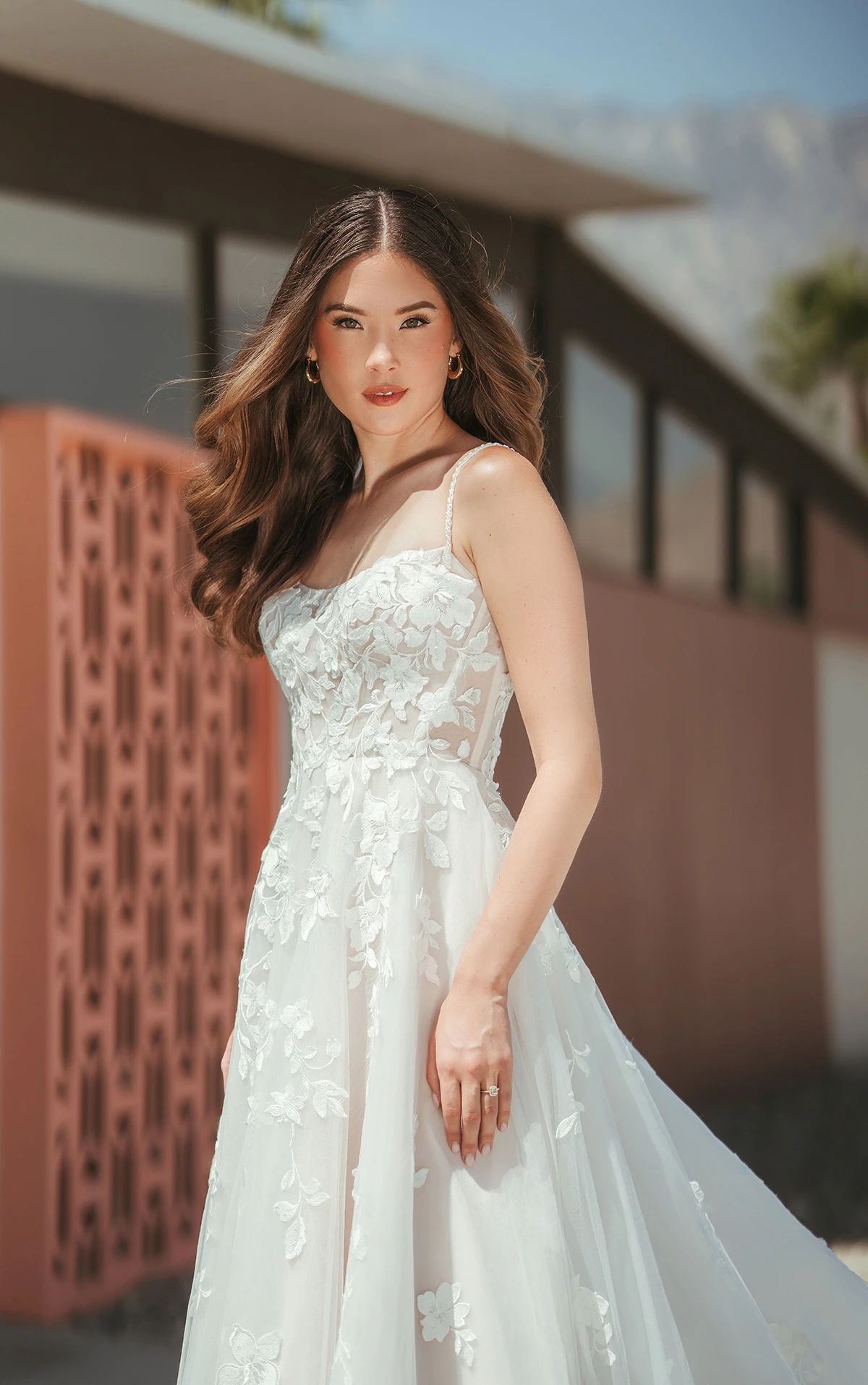sy8213 A-Linien-Brautkleid mit herzförmigem Ausschnitt und transparentem Spitzenoberteil  by Stella York