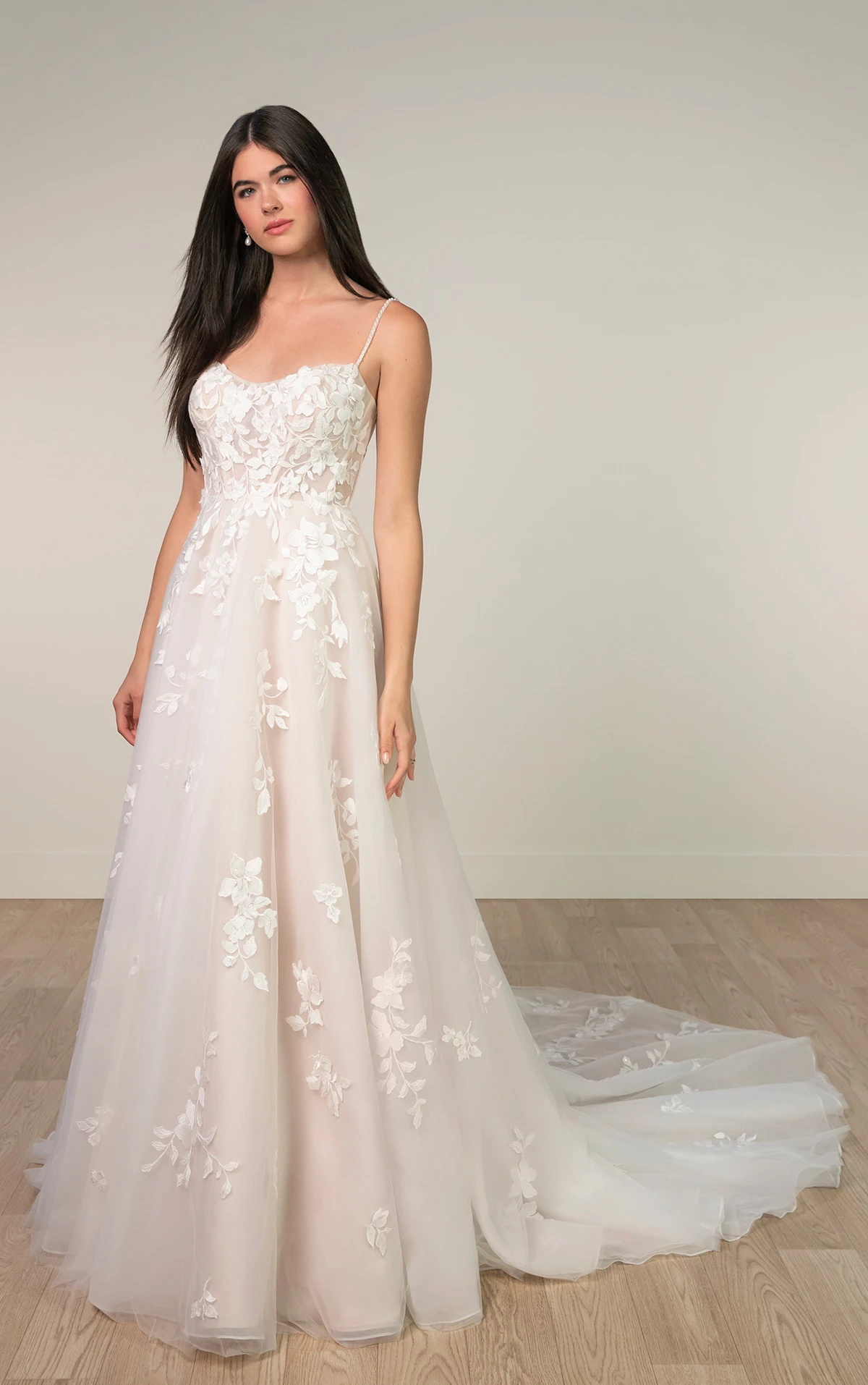 sy8213 A-Linien-Brautkleid mit herzförmigem Ausschnitt und transparentem Spitzenoberteil  by Stella York