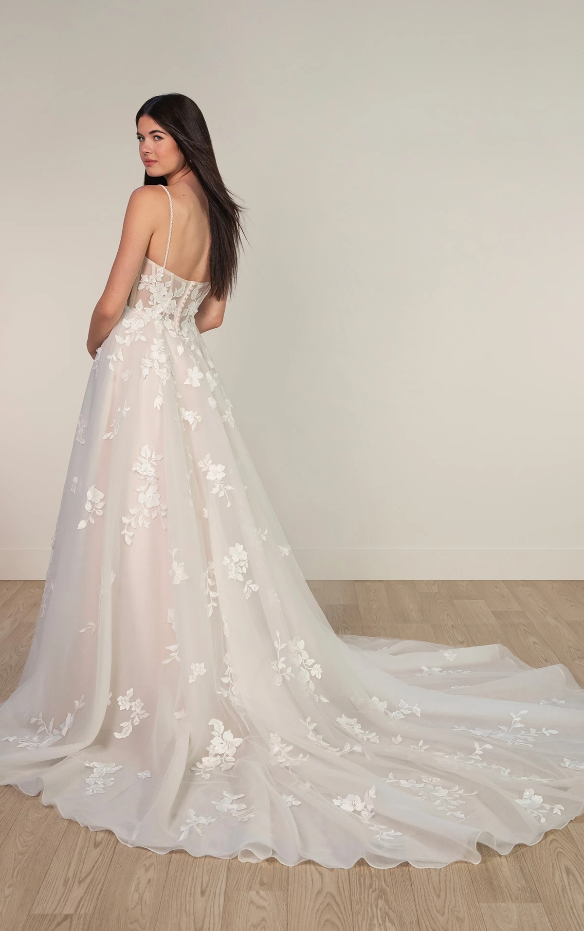 sy8213 A-Linien-Brautkleid mit herzförmigem Ausschnitt und transparentem Spitzenoberteil  by Stella York