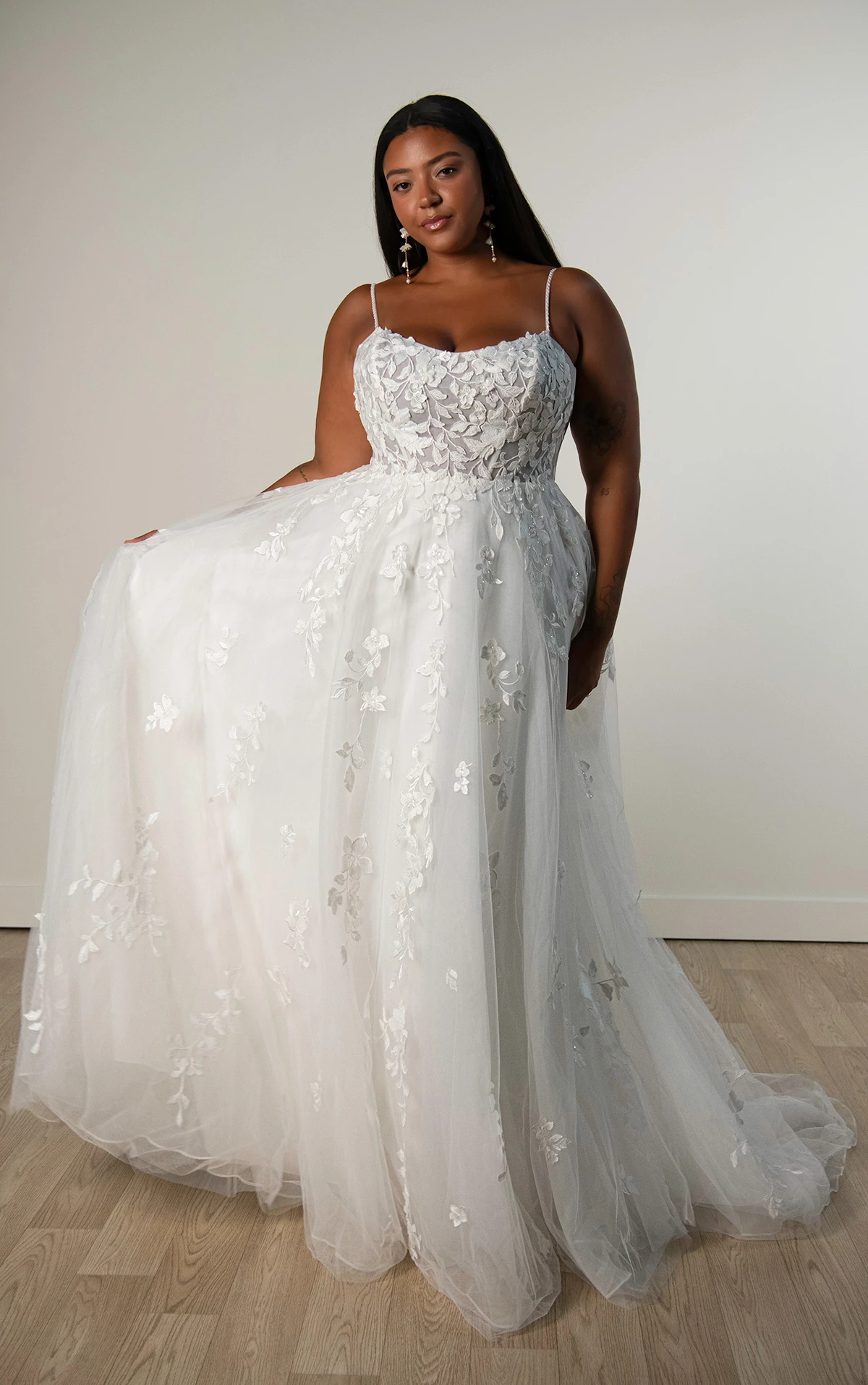 sy8213+ A-Linien-Brautkleid in Übergröße mit herzförmigem Ausschnitt und transparentem Spitzenoberteil  by Stella York