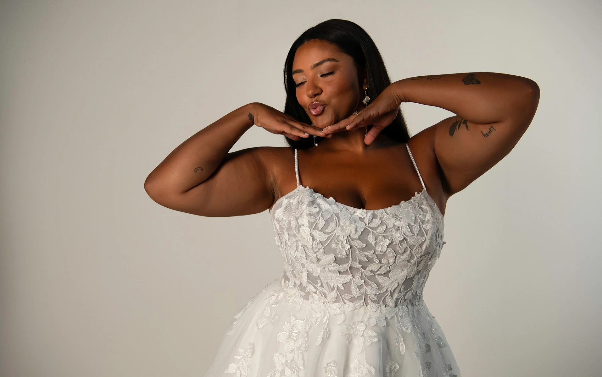 sy8213+ A-Linien-Brautkleid in Übergröße mit herzförmigem Ausschnitt und transparentem Spitzenoberteil  by Stella York