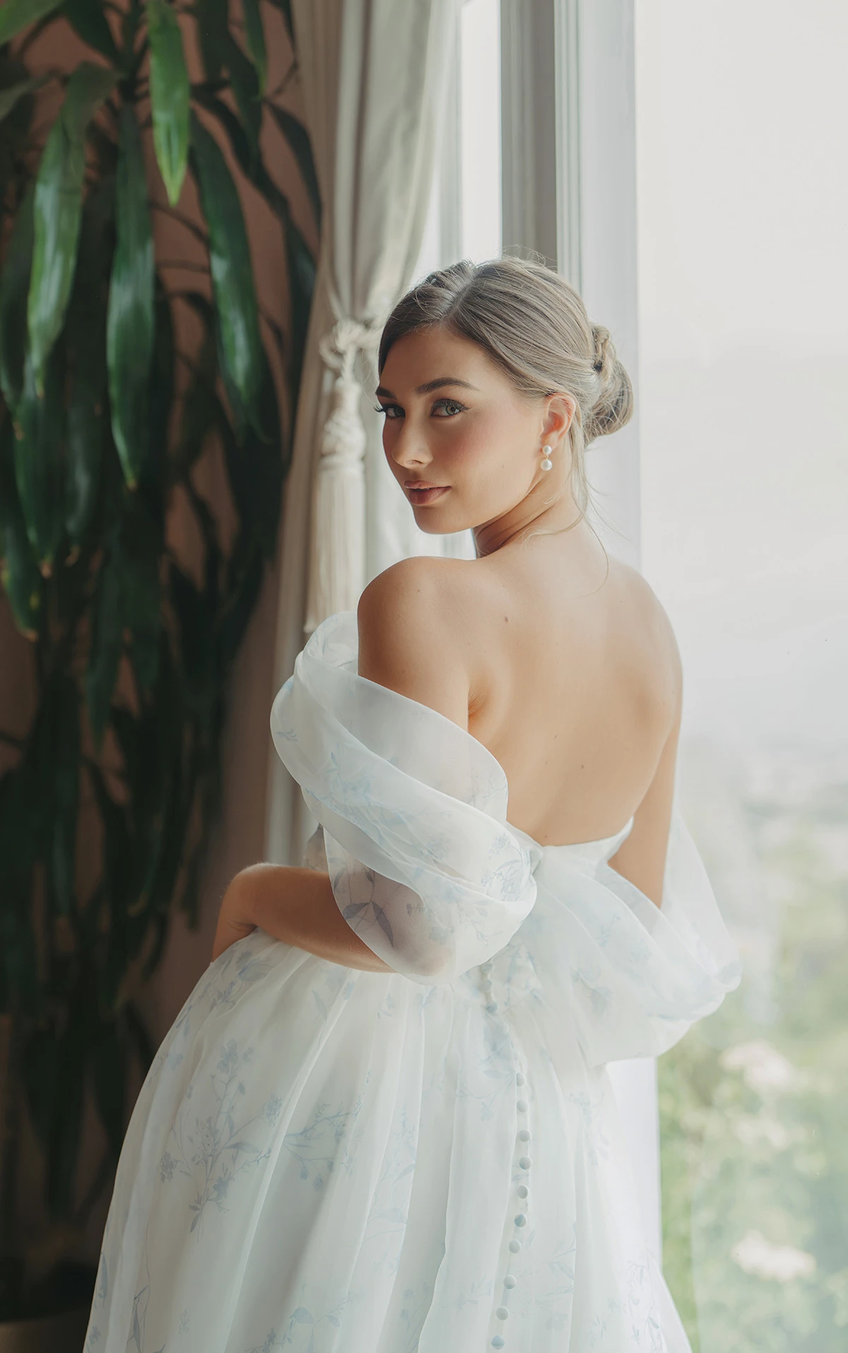 sy8215 Schulterfreies gemustertes Organza-Brautkleid mit Baskentaille  by Stella York