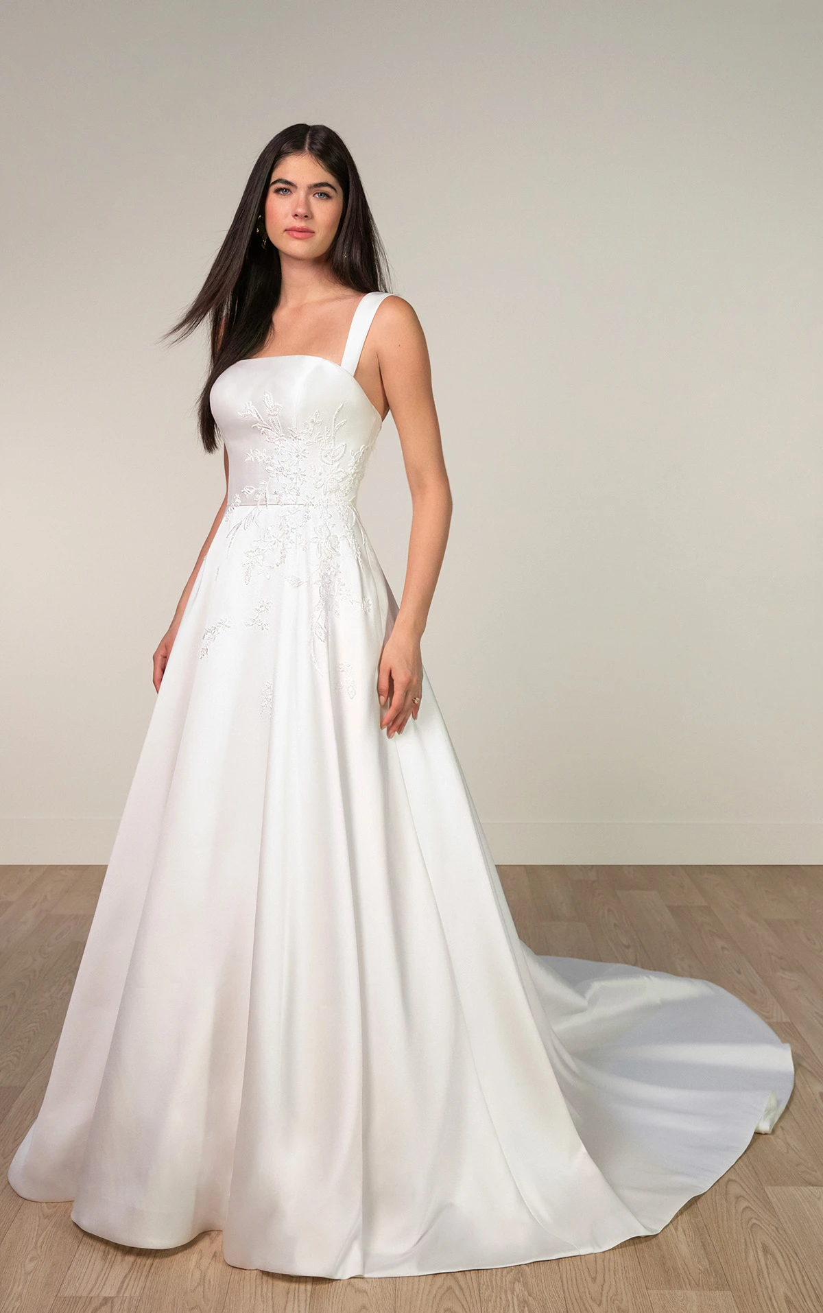 sy8217 A-Linien-Brautkleid aus Mikado mit abnehmbaren Trägern und floralen Details  by Stella York