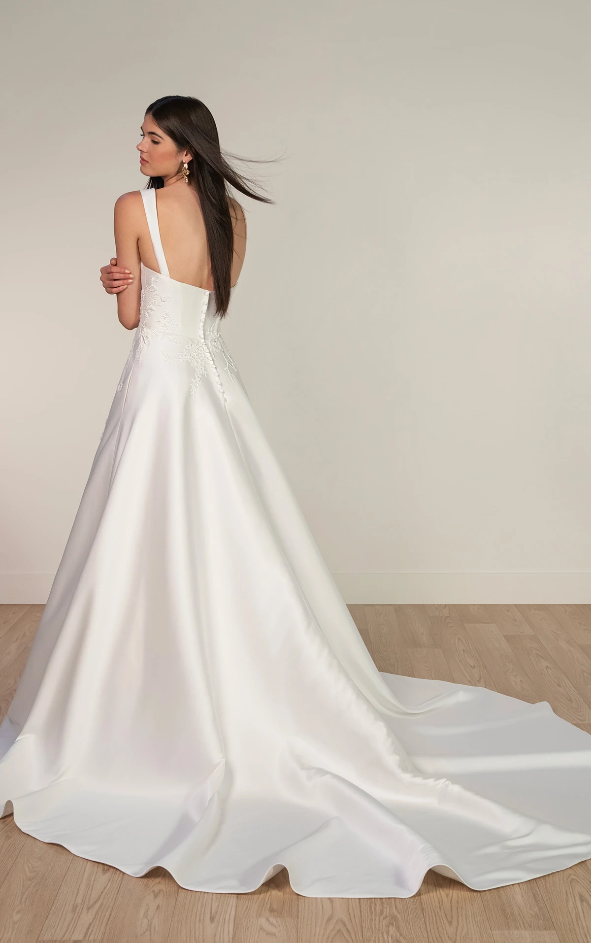 sy8217 A-Linien-Brautkleid aus Mikado mit abnehmbaren Trägern und floralen Details  by Stella York