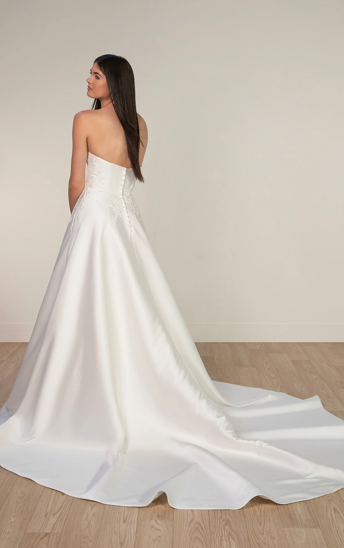 sy8217 A-Linien-Brautkleid aus Mikado mit abnehmbaren Trägern und floralen Details  by Stella York