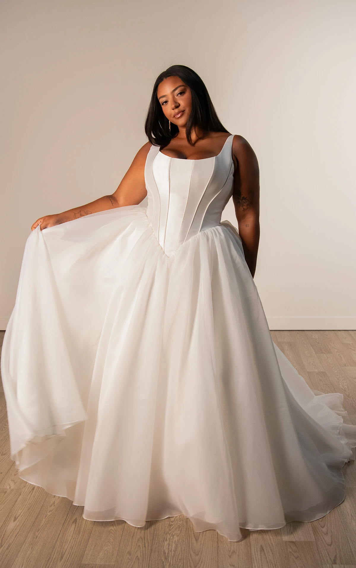 sy8222 Ball-Brautkleid aus Mikado und Organza mit Rundhalsausschnitt  by Stella York