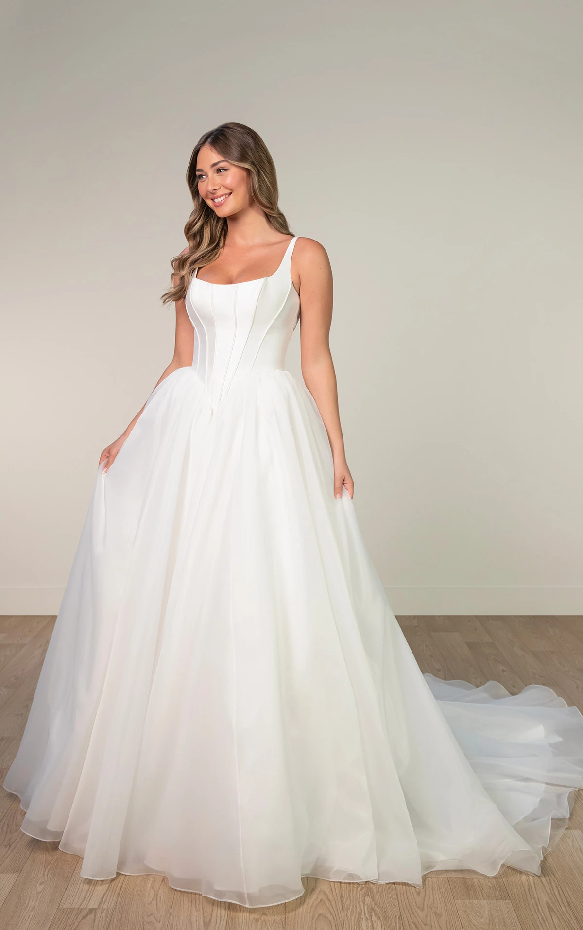 sy8222 Ball-Brautkleid aus Mikado und Organza mit Rundhalsausschnitt  by Stella York