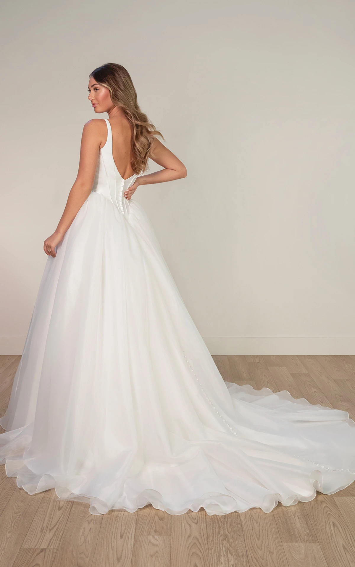 sy8222 Ball-Brautkleid aus Mikado und Organza mit Rundhalsausschnitt  by Stella York