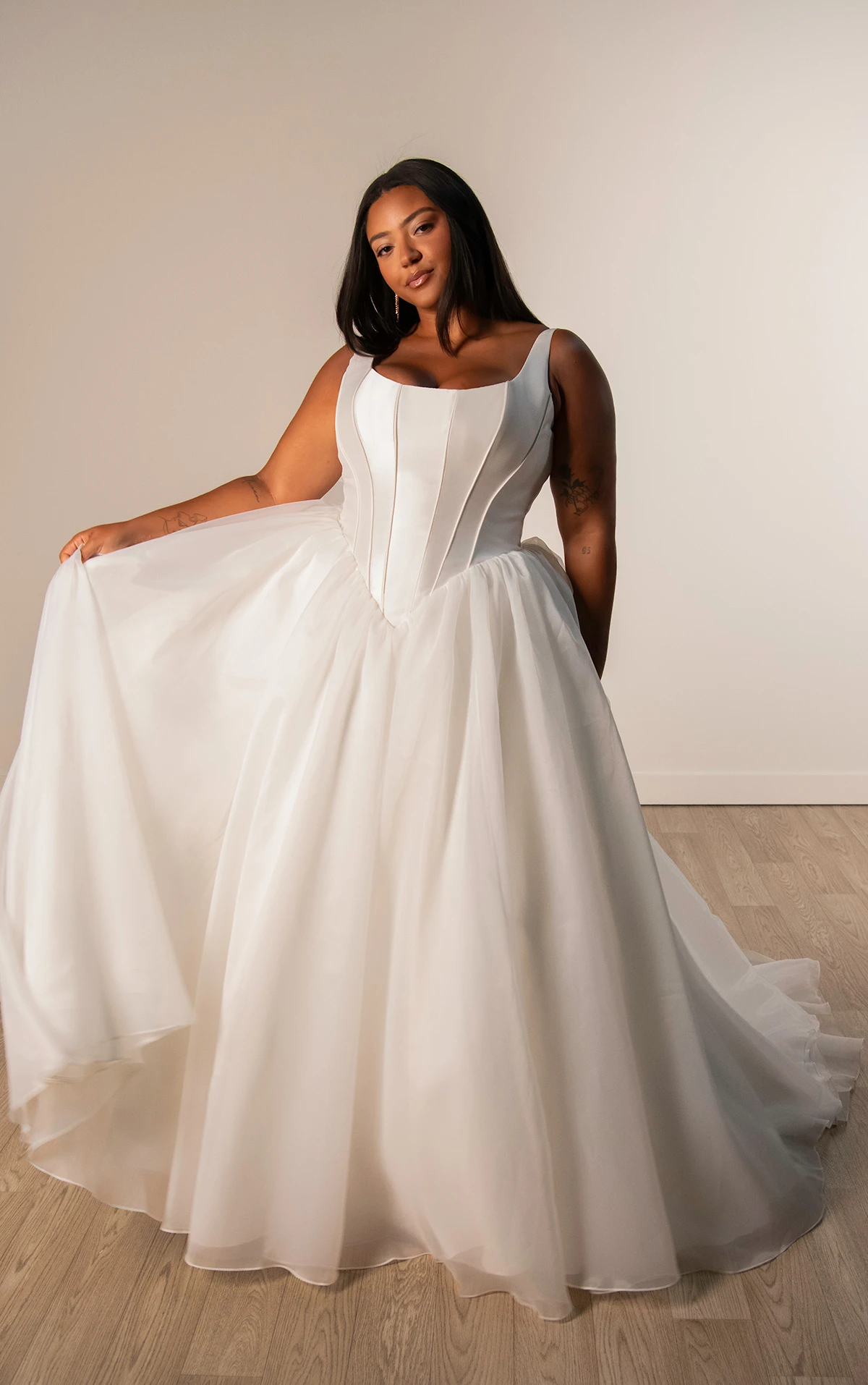 sy8222+ Ball-Brautkleid in Übergröße aus Mikado und Organza mit Rundhalsausschnitt  by Stella York