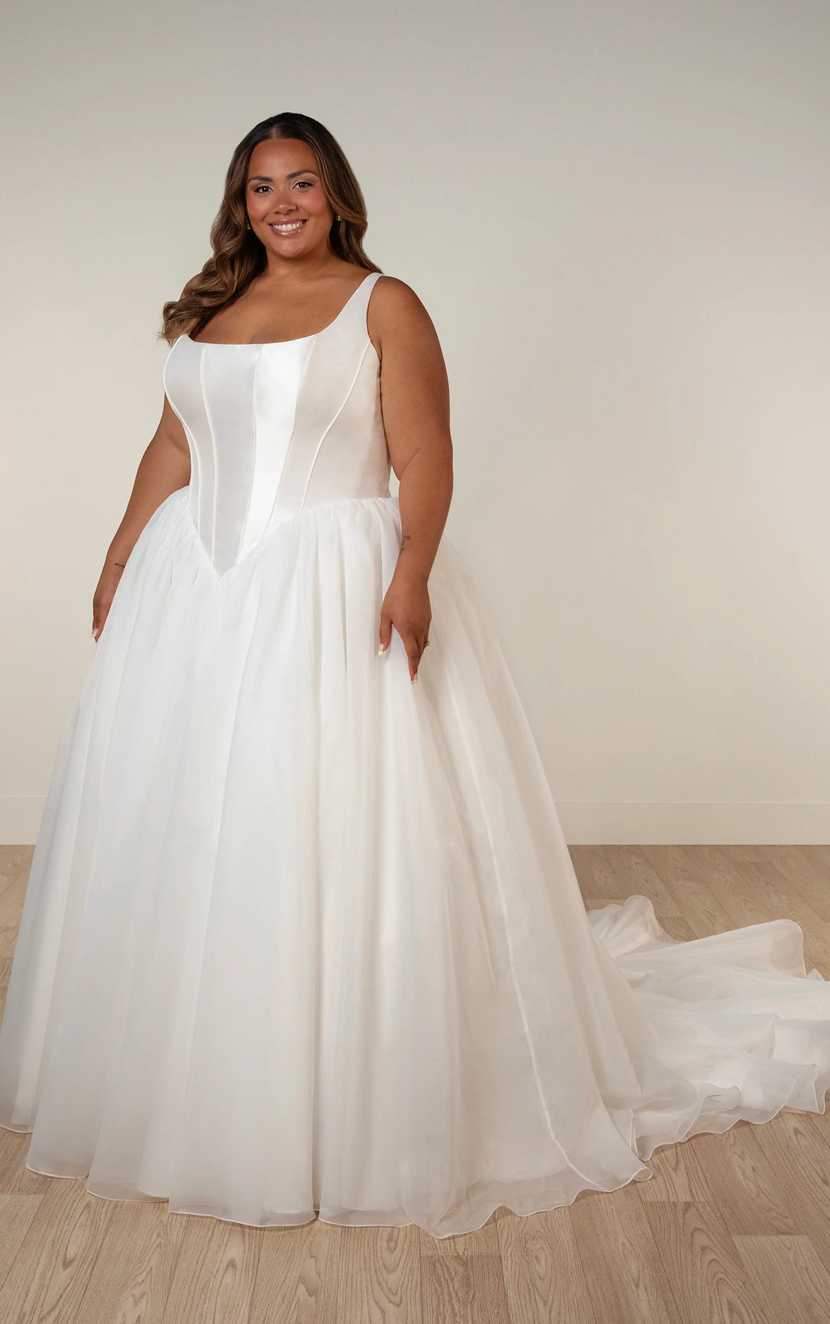sy8222+ Ball-Brautkleid in Übergröße aus Mikado und Organza mit Rundhalsausschnitt  by Stella York