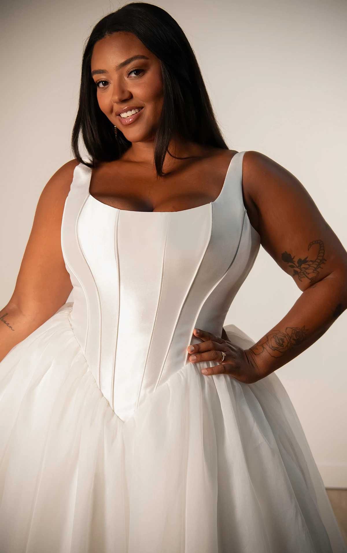 sy8222+ Ball-Brautkleid in Übergröße aus Mikado und Organza mit Rundhalsausschnitt  by Stella York