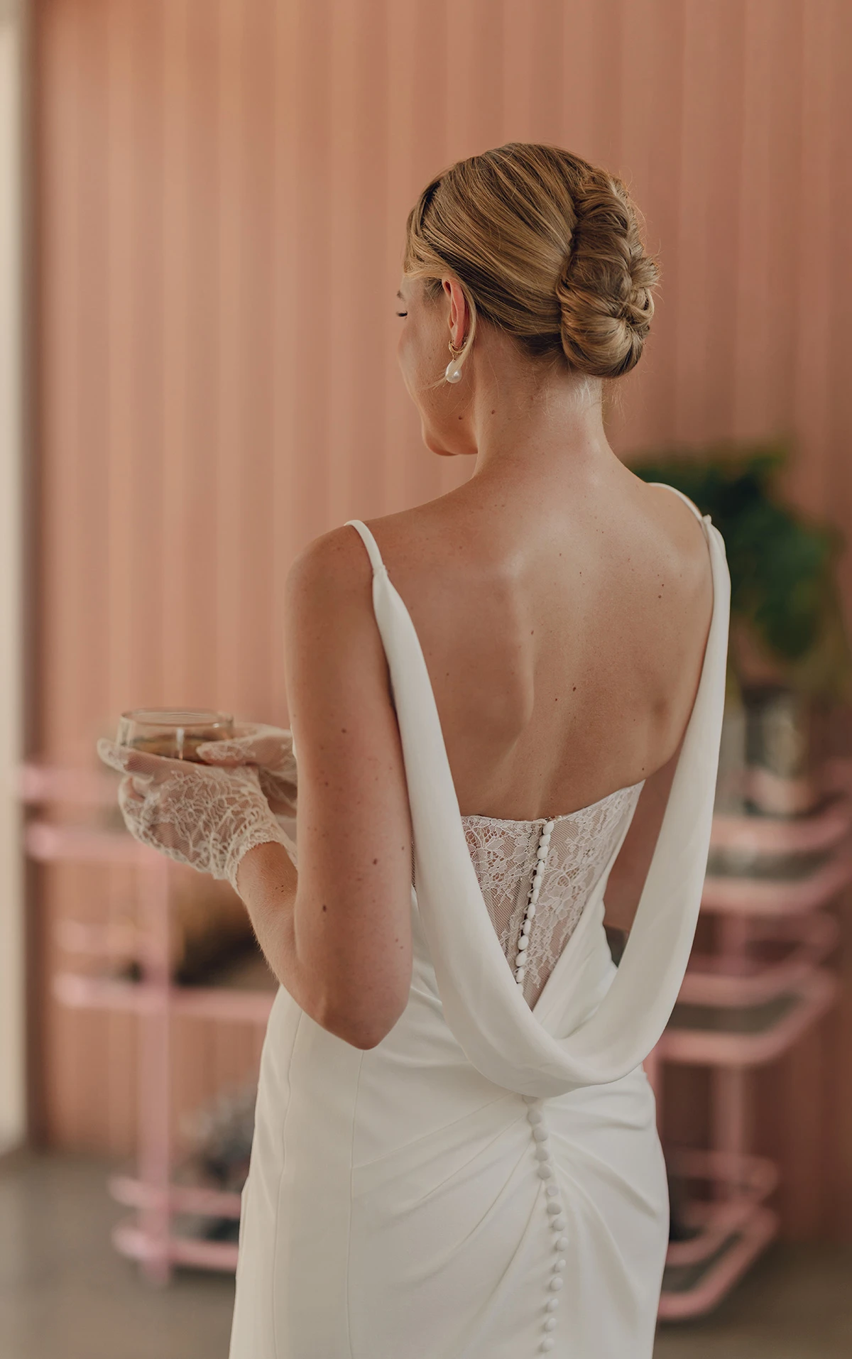 sy8224 Etui-Brautkleid mit Spaghettiträgern und abnehmbarem Wasserfallausschnitt am Rücken  by Stella York