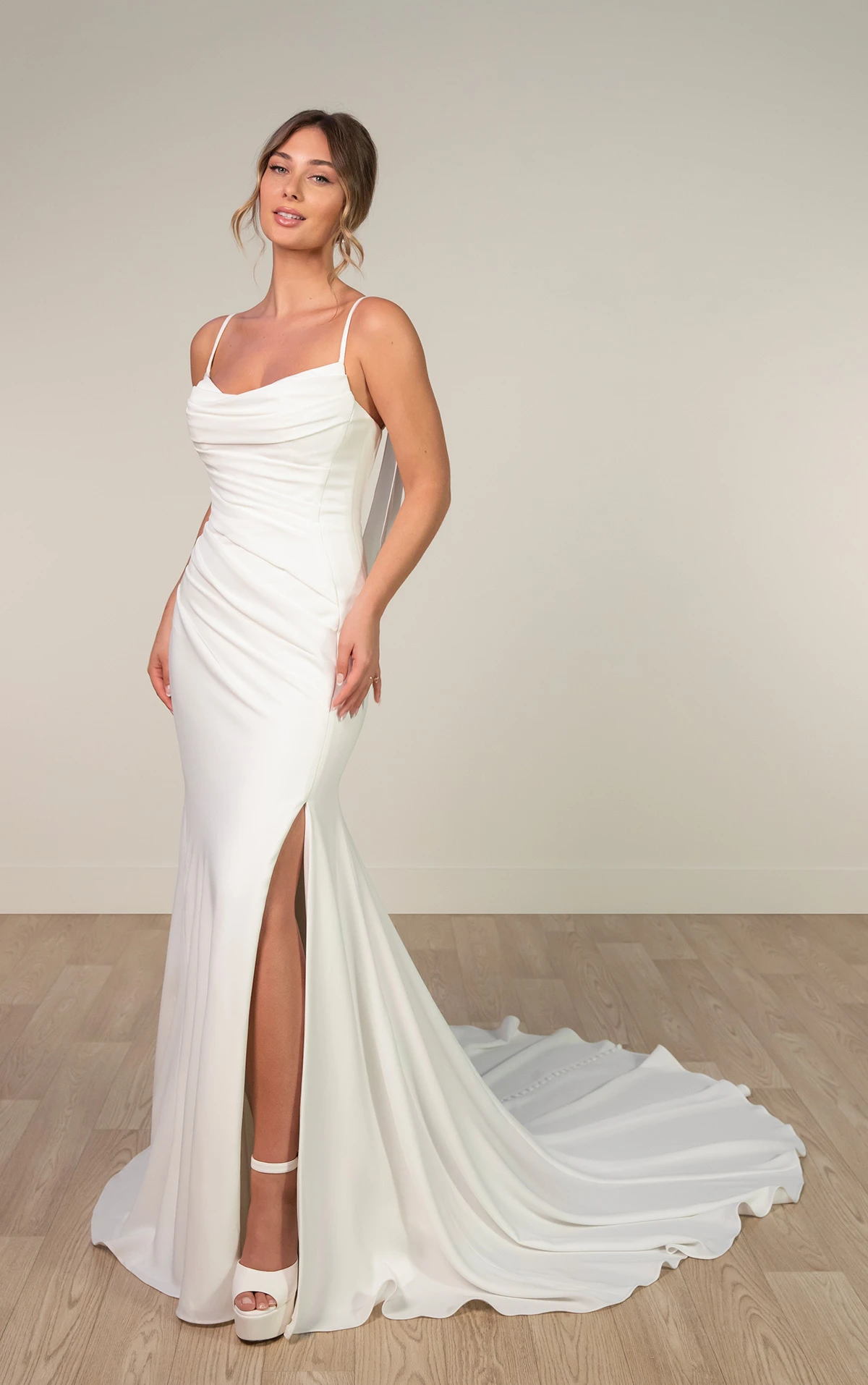 sy8224 Etui-Brautkleid mit Spaghettiträgern und abnehmbarem Wasserfallausschnitt am Rücken  by Stella York