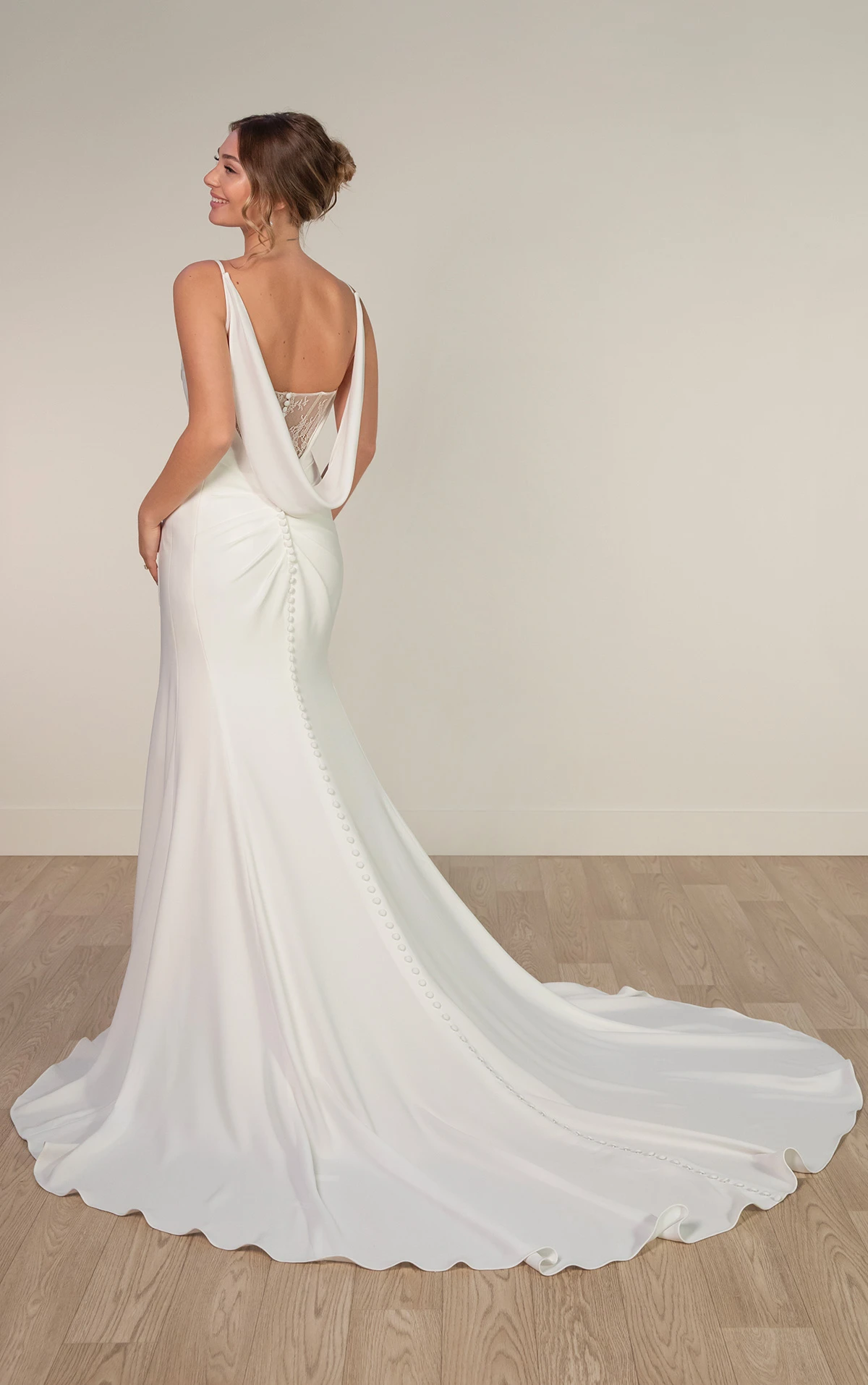 sy8224 Etui-Brautkleid mit Spaghettiträgern und abnehmbarem Wasserfallausschnitt am Rücken  by Stella York