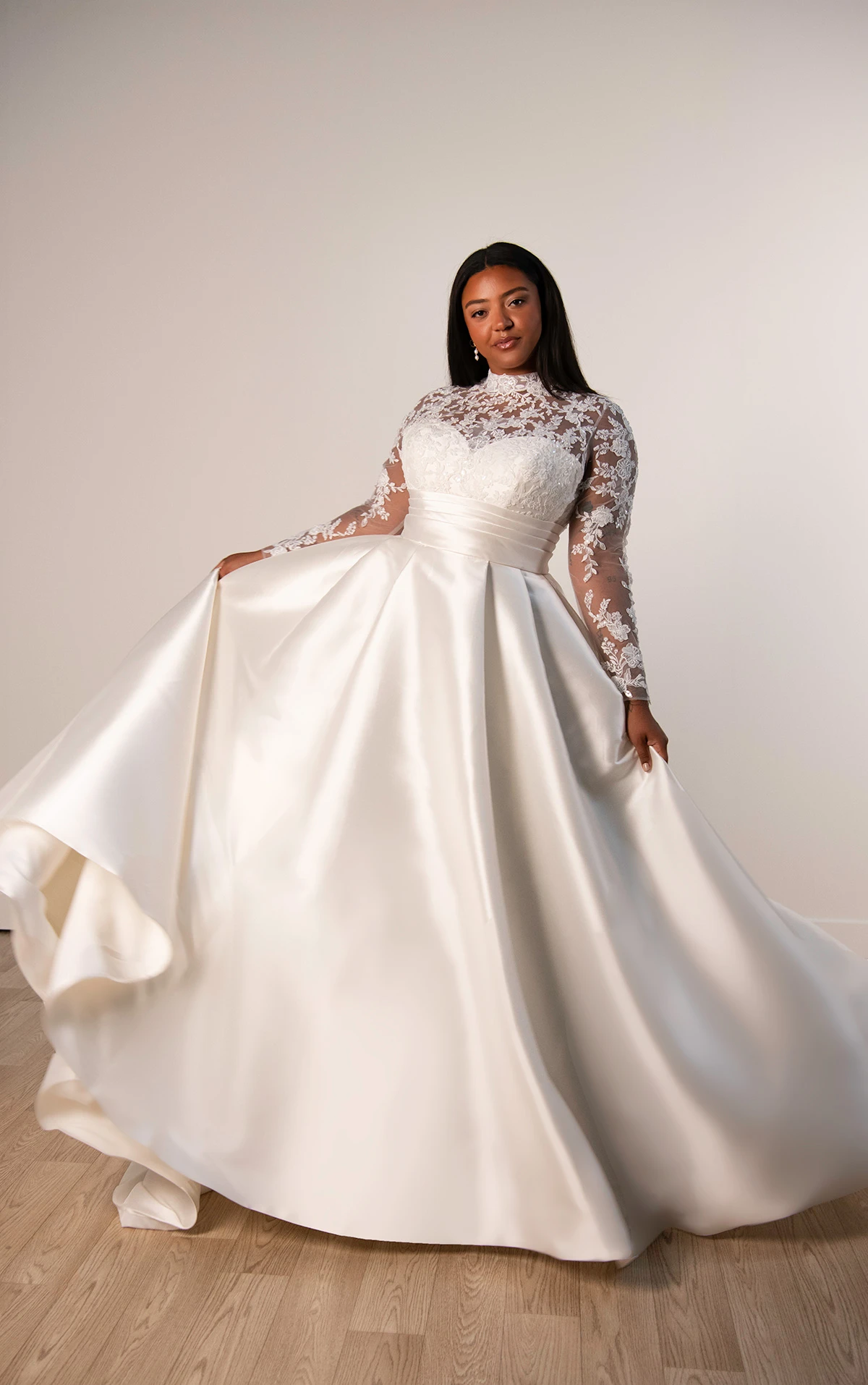sy8230 Schlichtes A-Linien-Brautkleid mit langen Ärmeln und hohem Ausschnitt  by Stella York