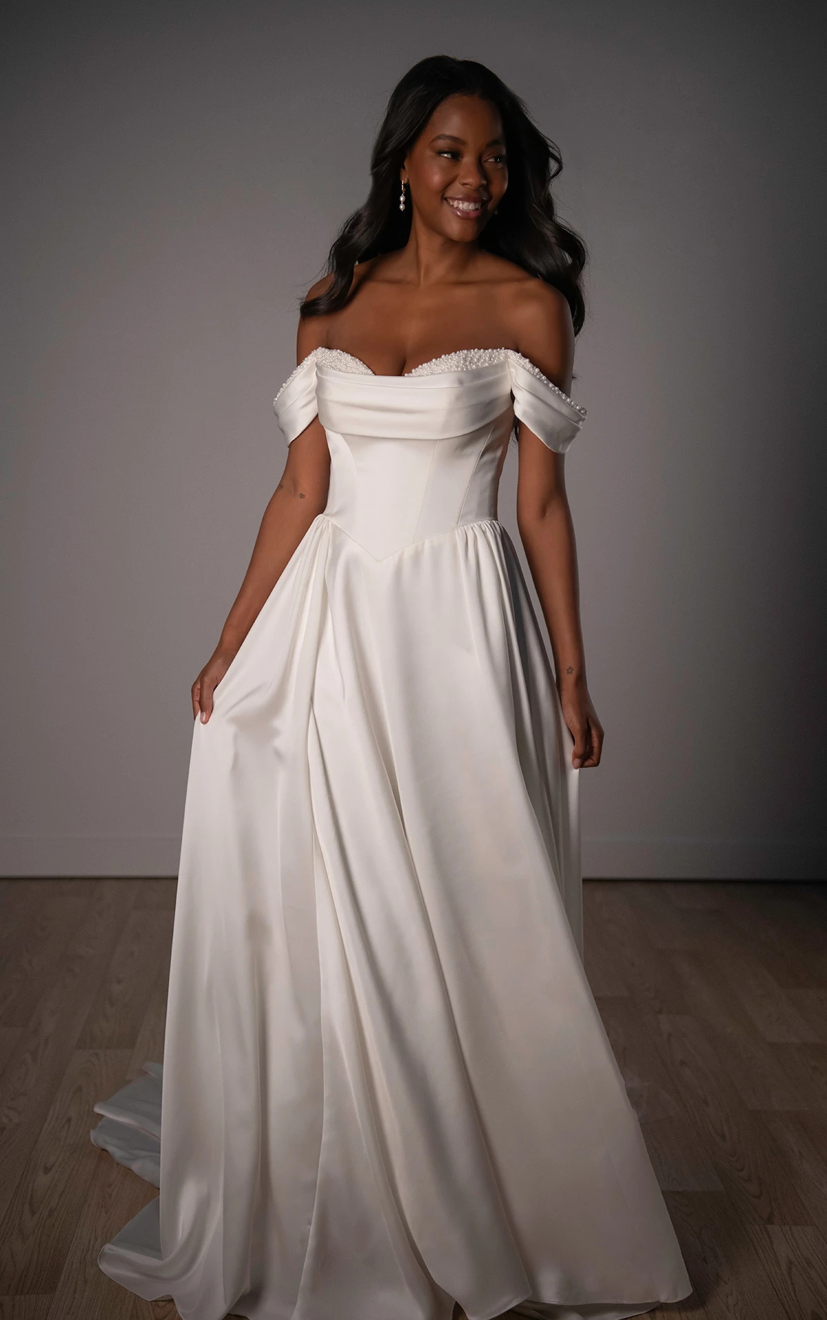 sy8236 A-Linien-Brautkleid aus Satin mit perlenbesetztem herzförmigen Ausschnitt  by Stella York