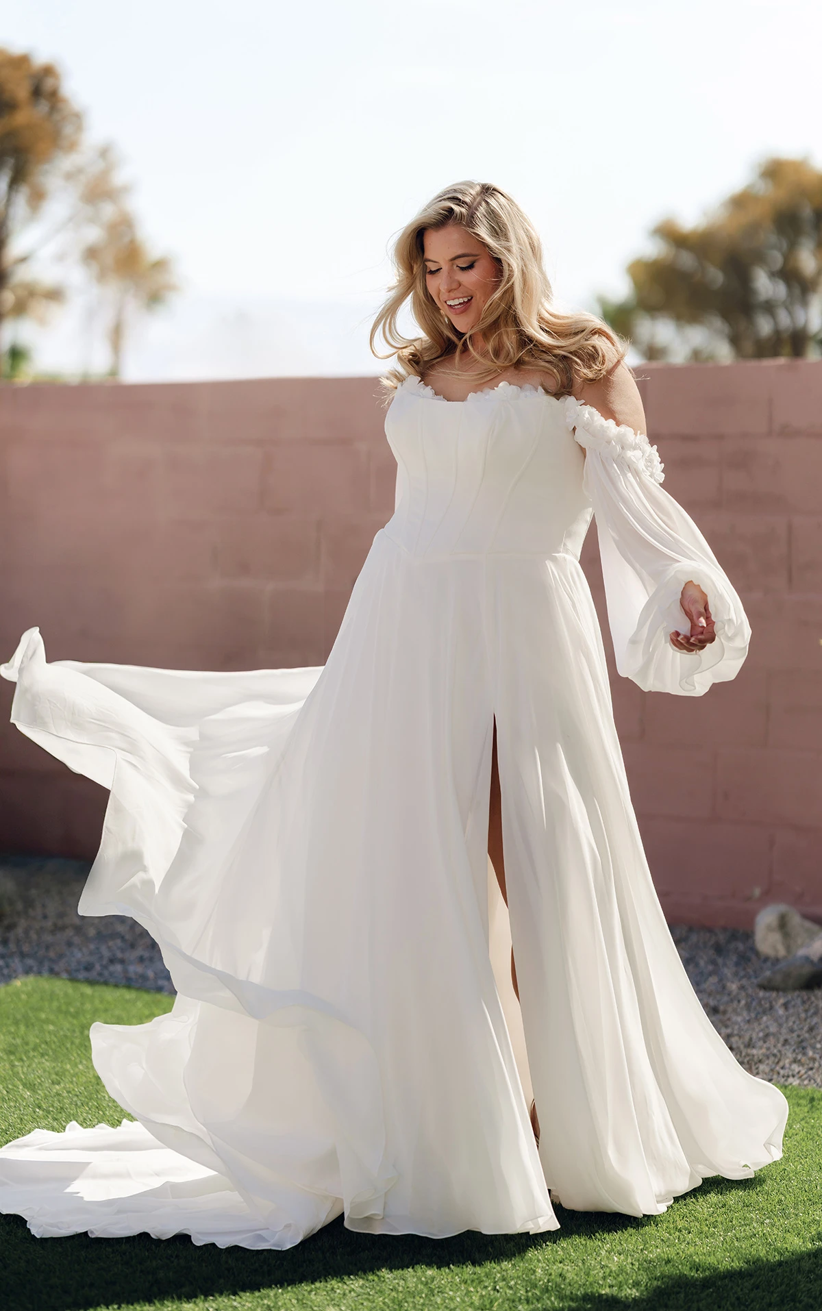 A-Linien-Brautkleid in Übergröße mit 3D-Blumenapplikationen am Ausschnitt, SY8244+, byStella York