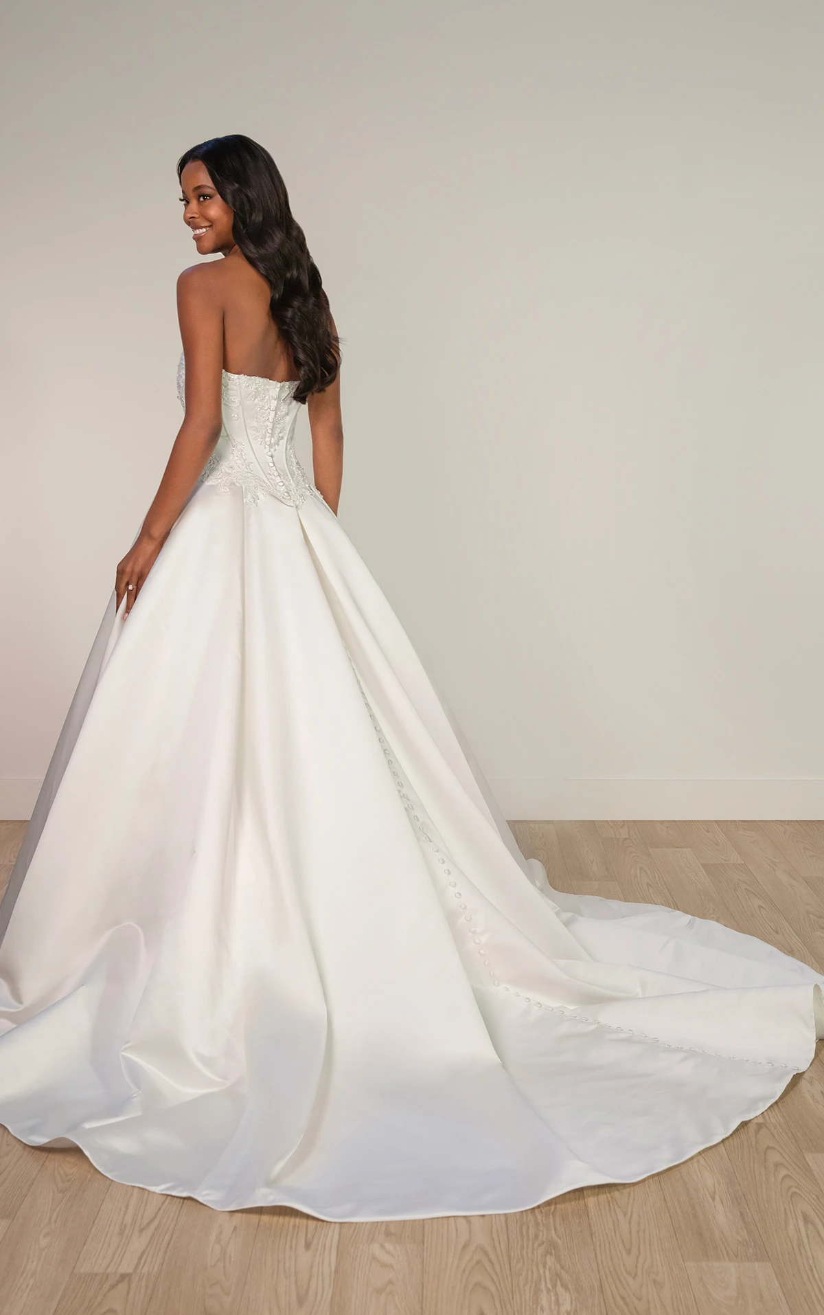 sy8246 Trägerloses A-Linien-Brautkleid aus Satin mit tiefem Ausschnitt und perlenbesetzter Spitze  by Stella York
