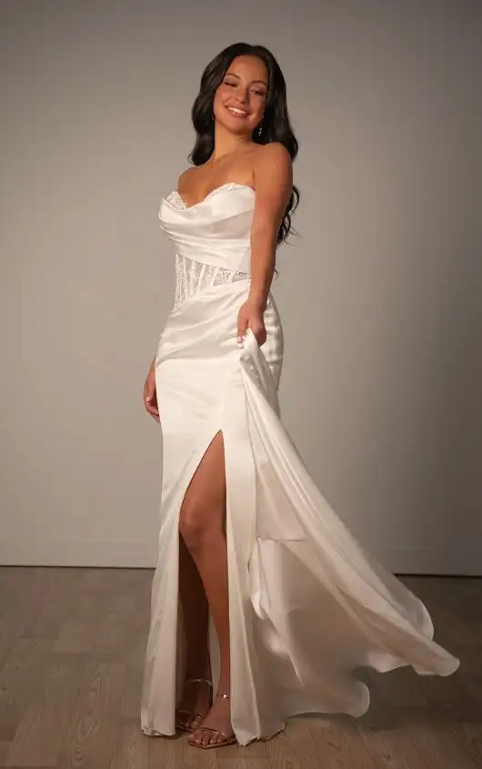 Trägerloses Etui-Brautkleid aus Satin mit asymmetrischem Spitzenkorsett und Schlüssellochausschnitt, SY8248, by Stella York alternate image