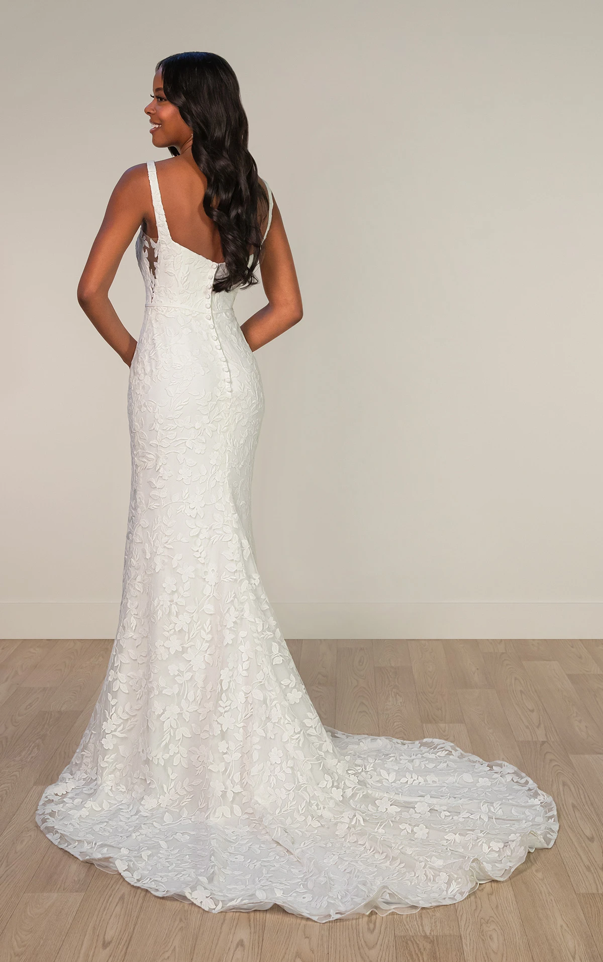 sy8253 Brautkleid aus blätterartiger Spitze mit Rundhalsausschnitt und seitlichen Illusion-Cutouts  by Stella York