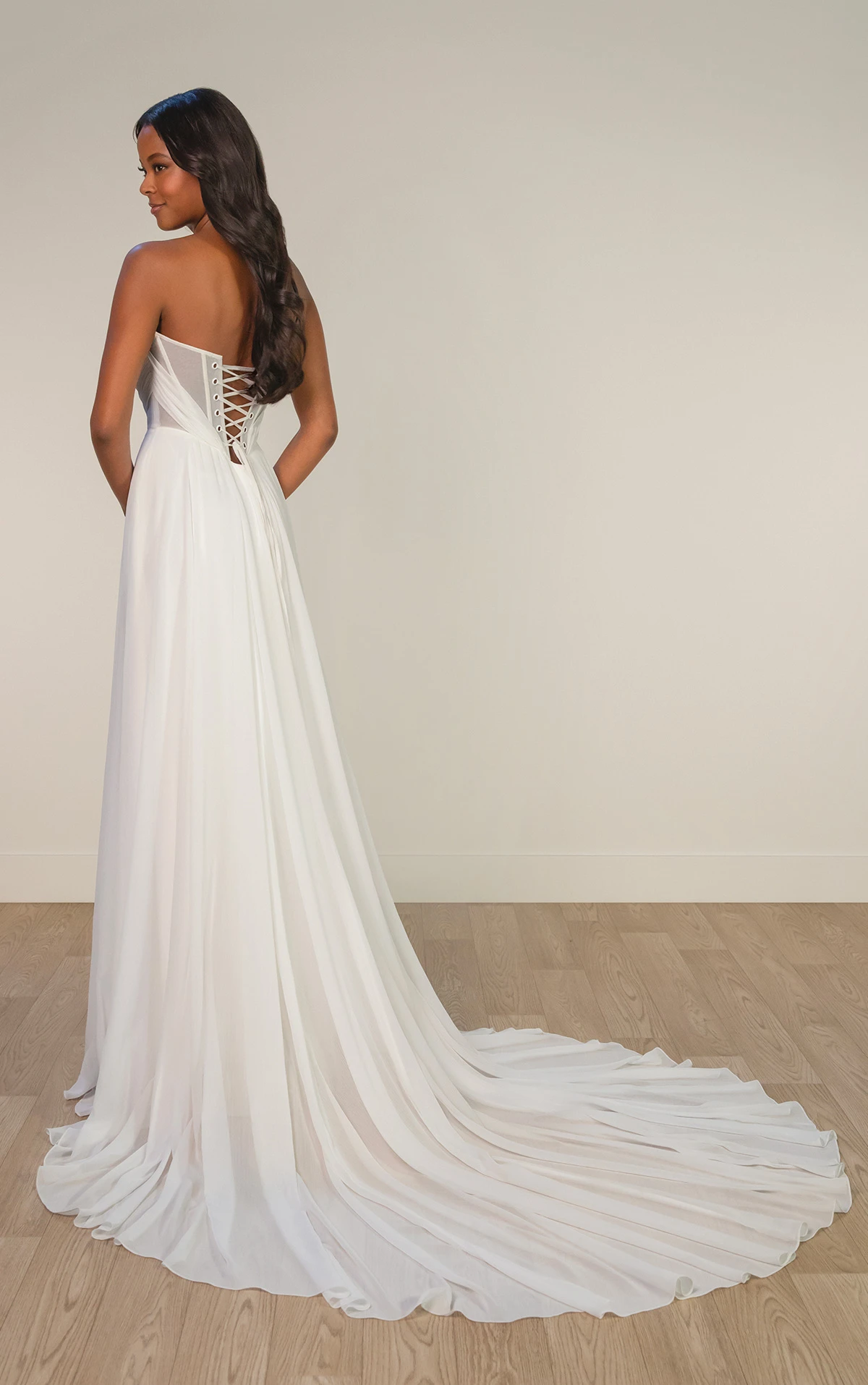 sy8254 Trägerloses drapiertes A-Linien-Brautkleid mit freiliegenden Korsettstäbchen  by Stella York