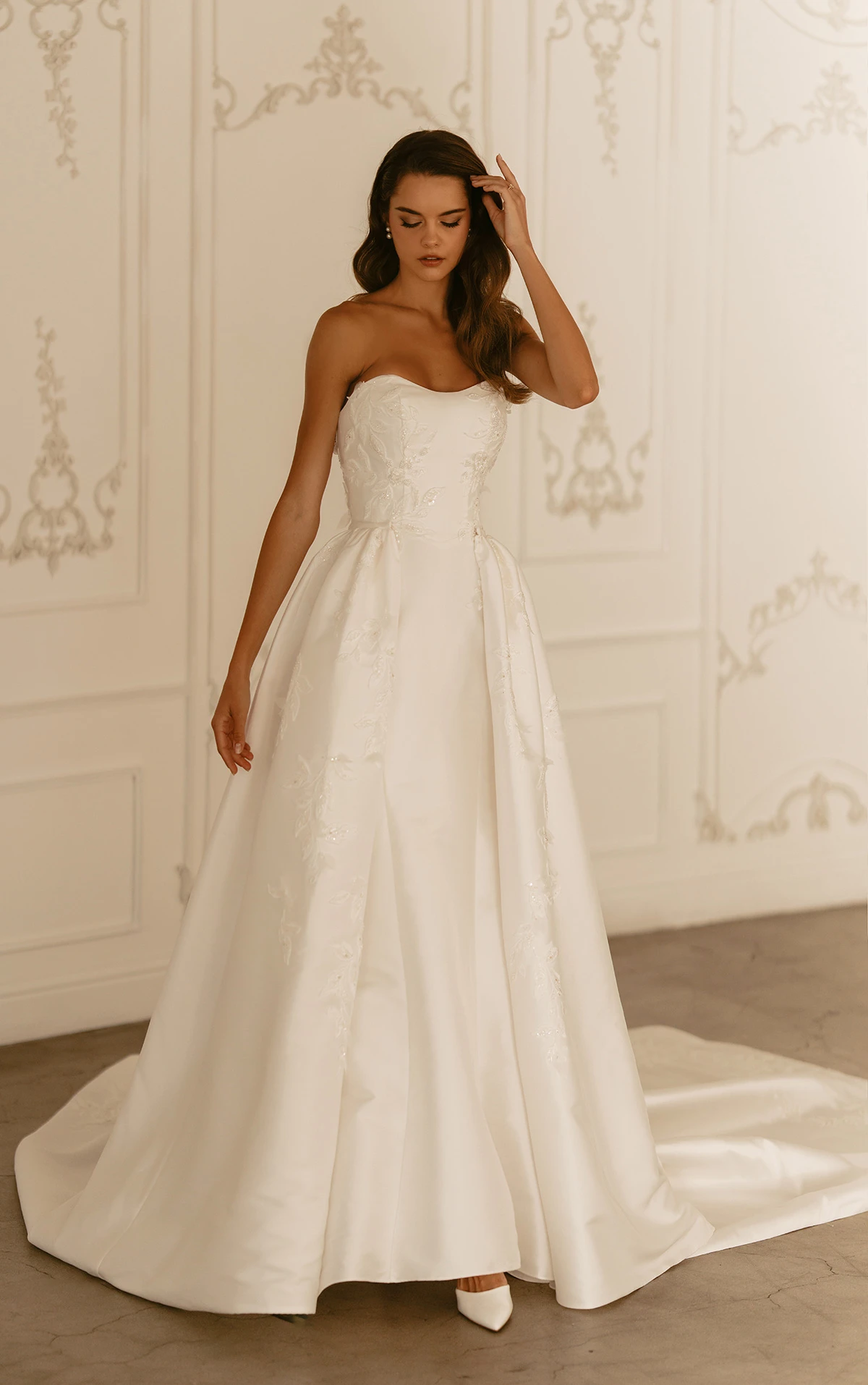 ml1942 Trägerloses Fit-and-Flare-Brautkleid mit abnehmbarem Überrock  by Martina Liana