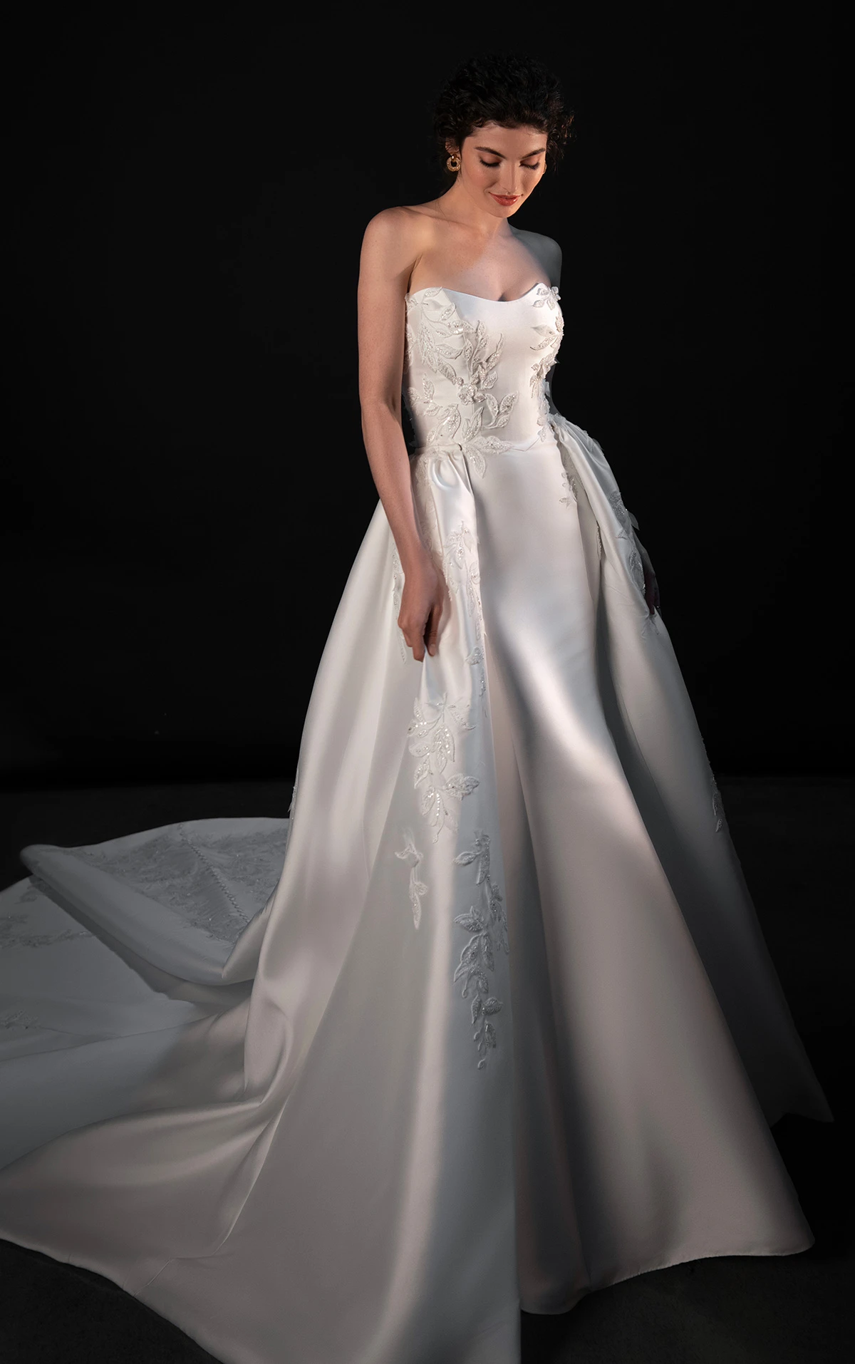 ml1942 Trägerloses Fit-and-Flare-Brautkleid mit abnehmbarem Überrock  by Martina Liana