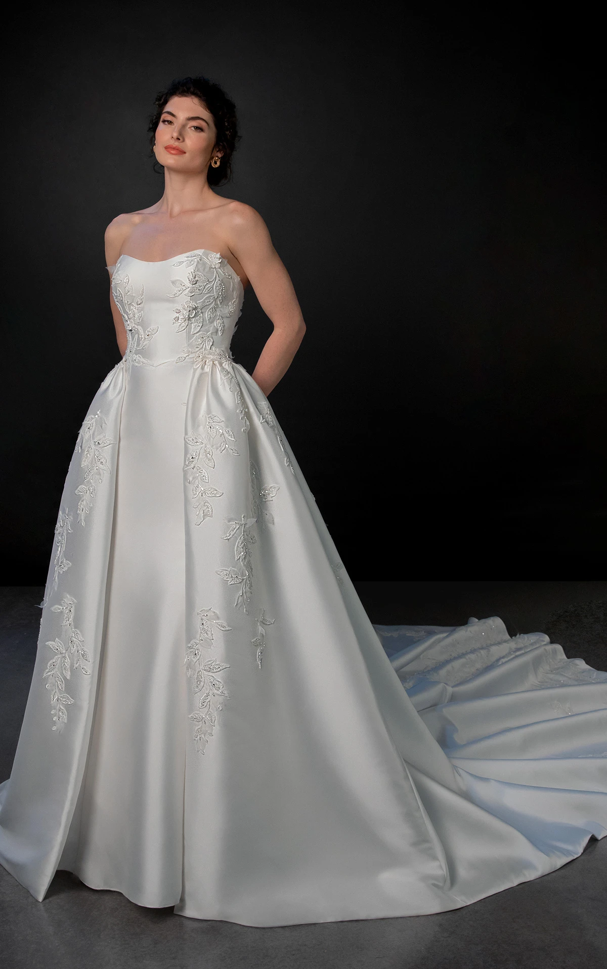 ml1942 Trägerloses Fit-and-Flare-Brautkleid mit abnehmbarem Überrock  by Martina Liana