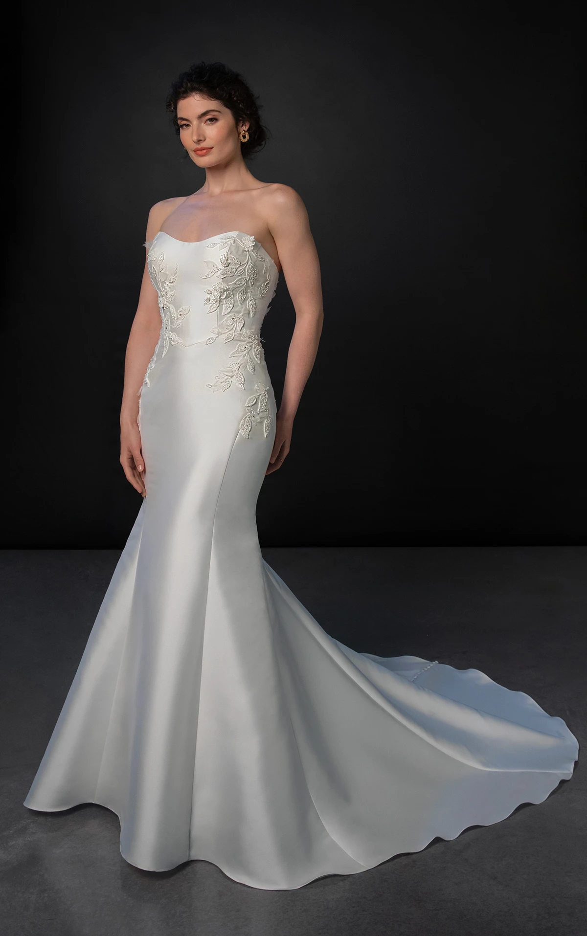 ml1942 Trägerloses Fit-and-Flare-Brautkleid mit abnehmbarem Überrock  by Martina Liana