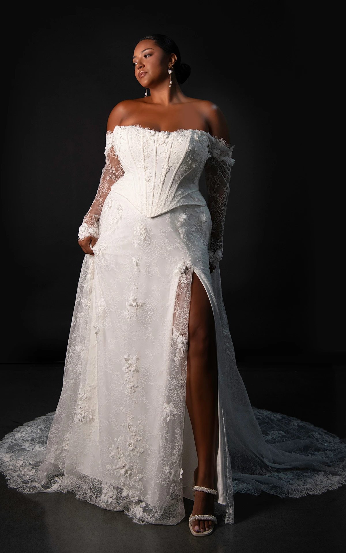 ml1953 Trägerloses A-Linien-Brautkleid mit  Zweiteiler-Optik und abnehmbaren Ärmeln  by Martina Liana