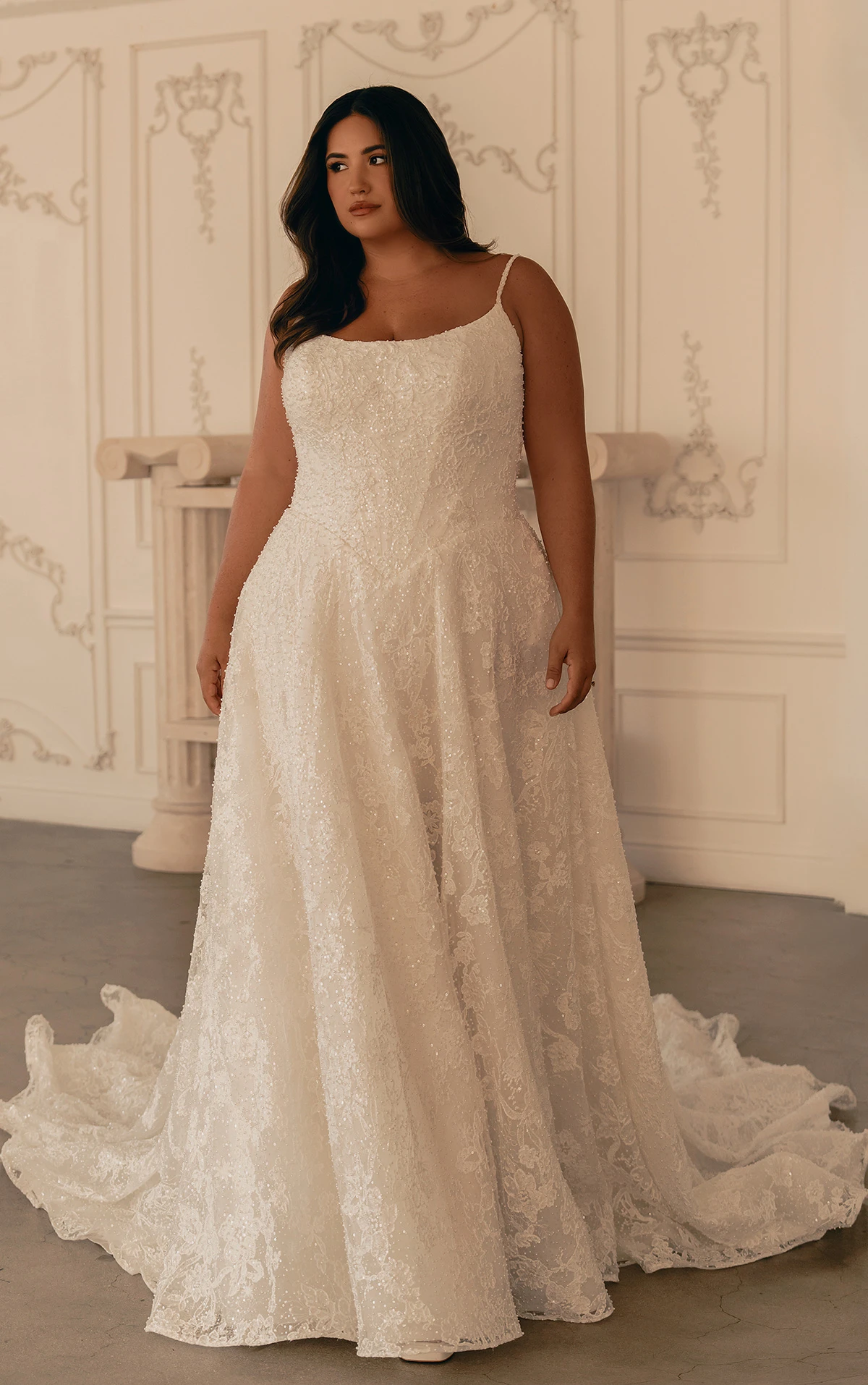 ml1969 A-Linien-Brautkleid aus perlenbesetzter Spitze mit Baskentaille und Spaghettiträgern  by Martina Liana