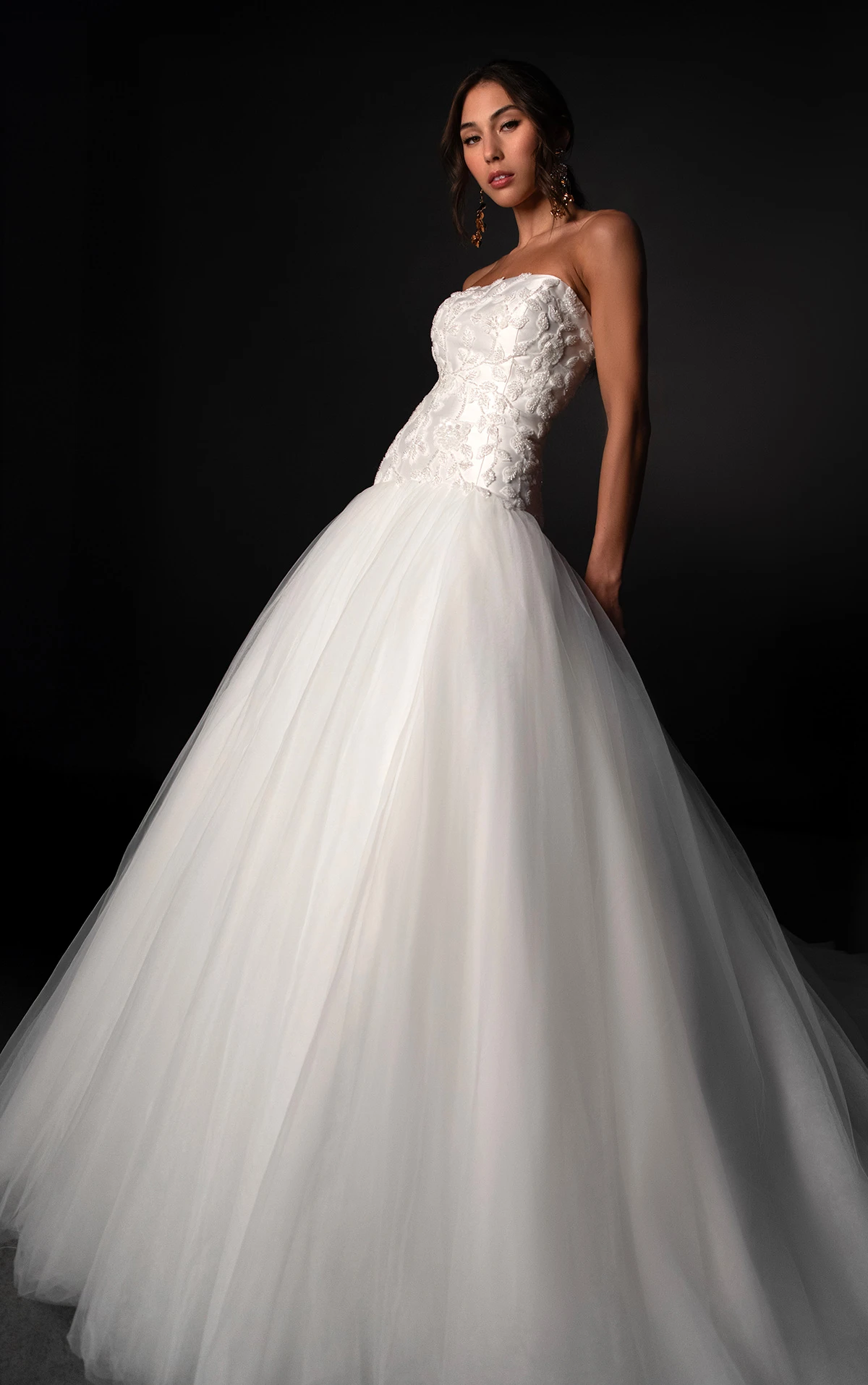 ml1985 Trägerloses A-Linien-Brautkleid aus Mikado und Tüll mit Kristall-Spitzenapplikationen  by Martina Liana