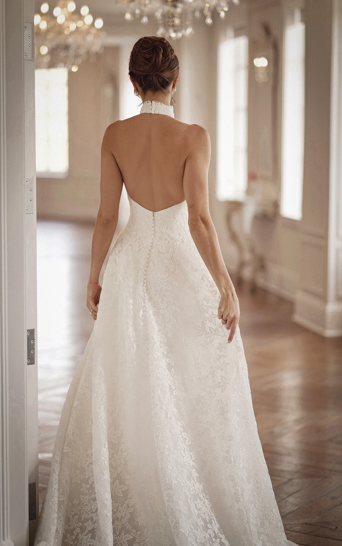 ml1991 A-Linien-Brautkleid mit Neckholder und floraler Spitze  by Martina Liana