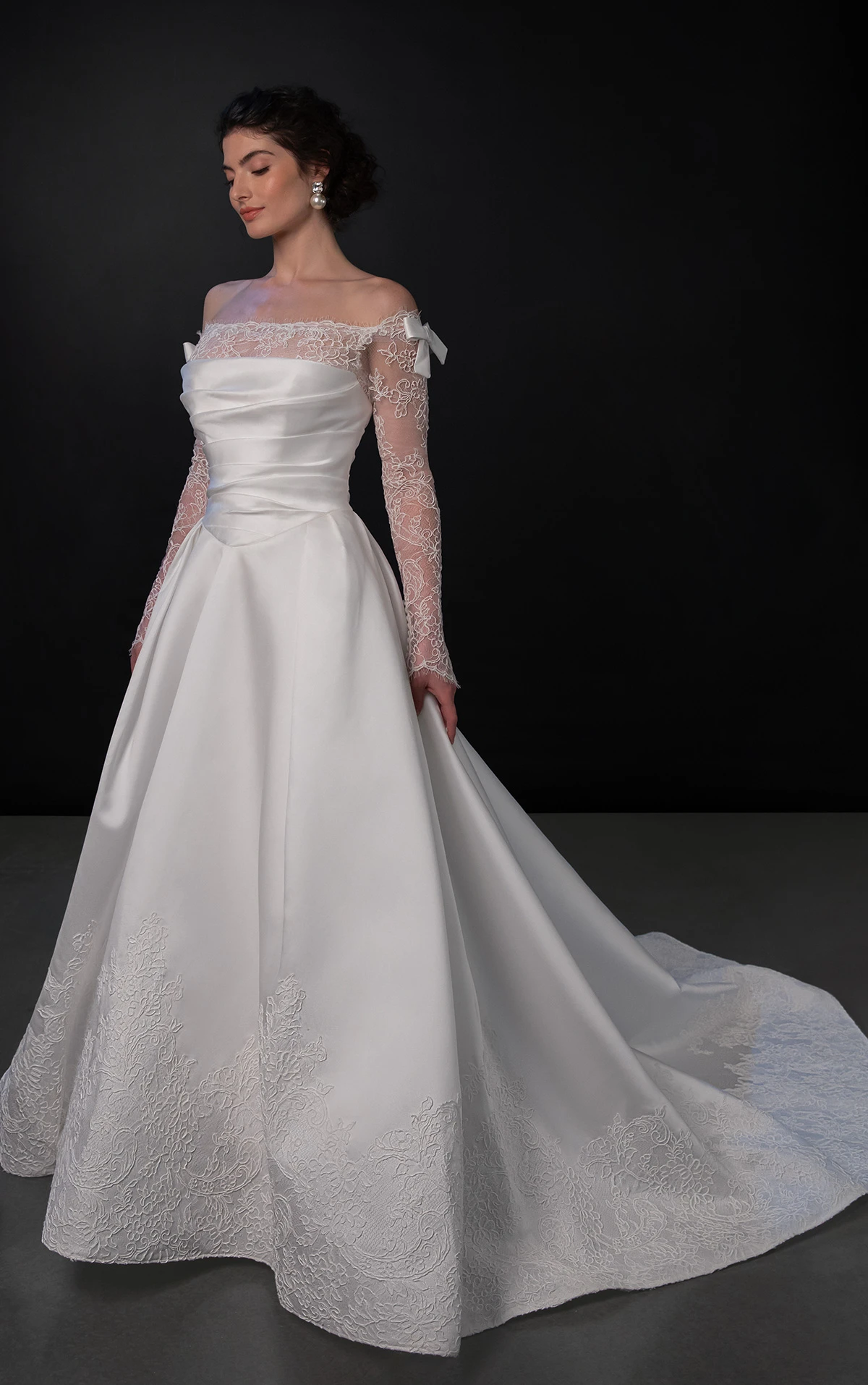 ml1992 A-Linien-Brautkleid aus transparenter Spitze und Seide mit schulterfreien Ärmeln  by Martina Liana