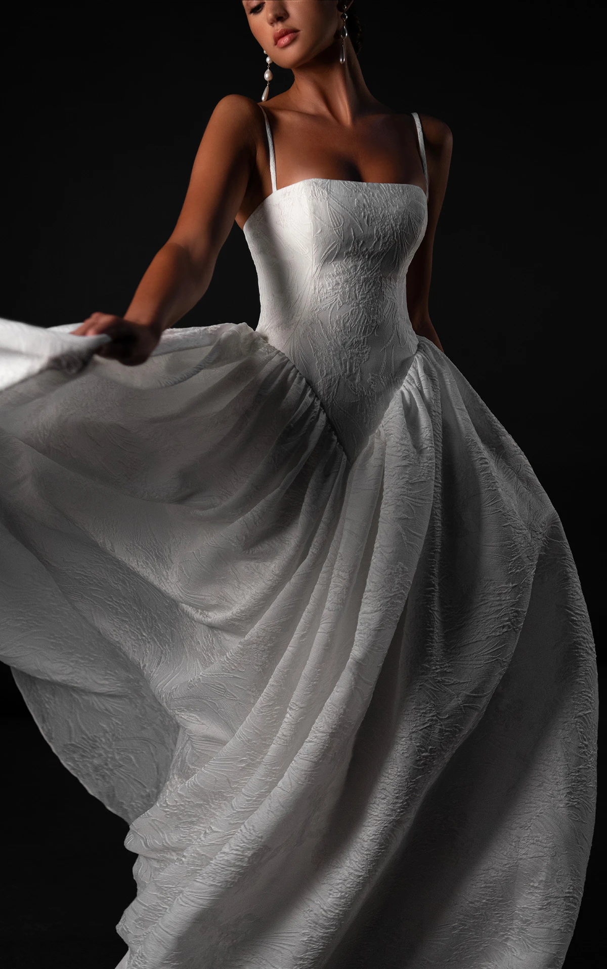 ml1996 Trägerloses Ball-Brautkleid aus Organza mit Spitzenapplikationen  by Martina Liana