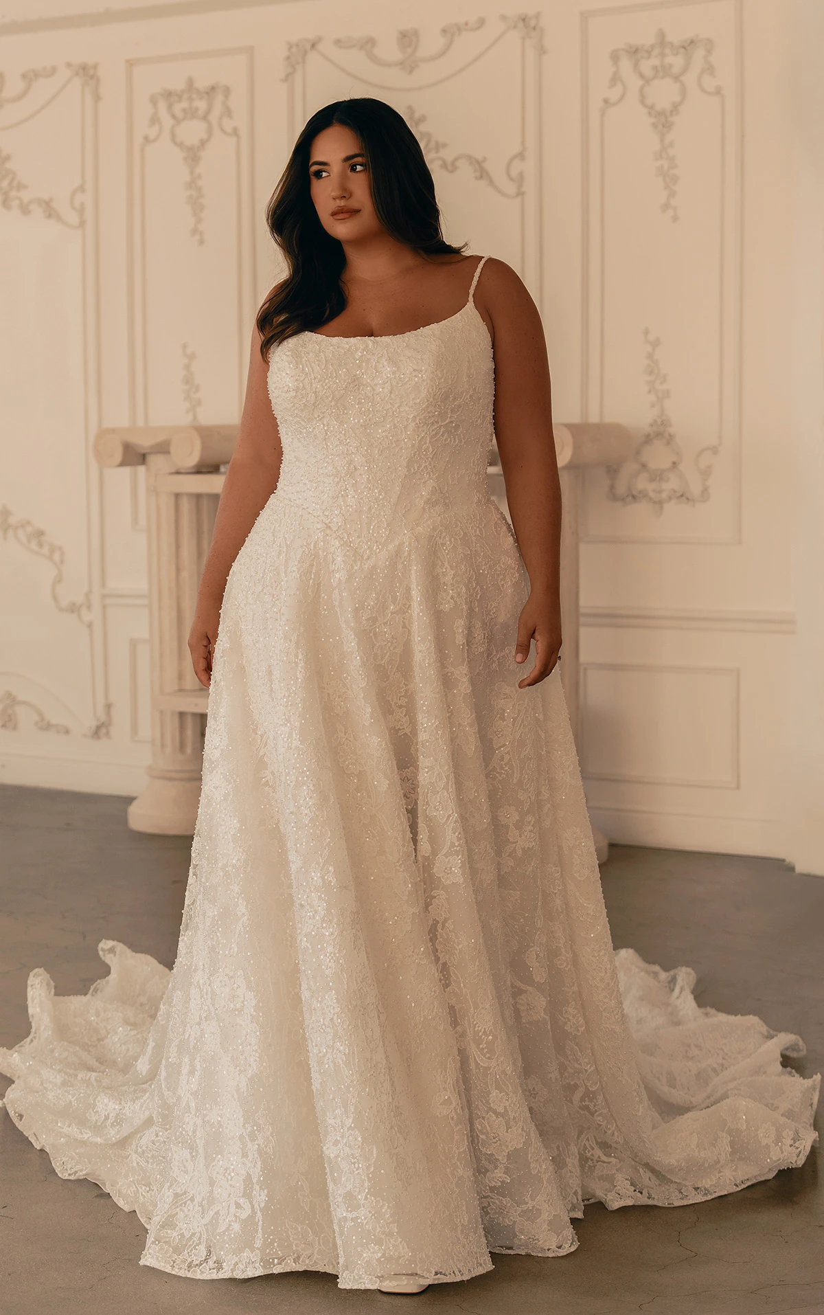 ml1969+ A-Linien-Brautkleid aus perlenbesetzter Spitze mit Baskentaille und Spaghettiträgern by Martina Liana