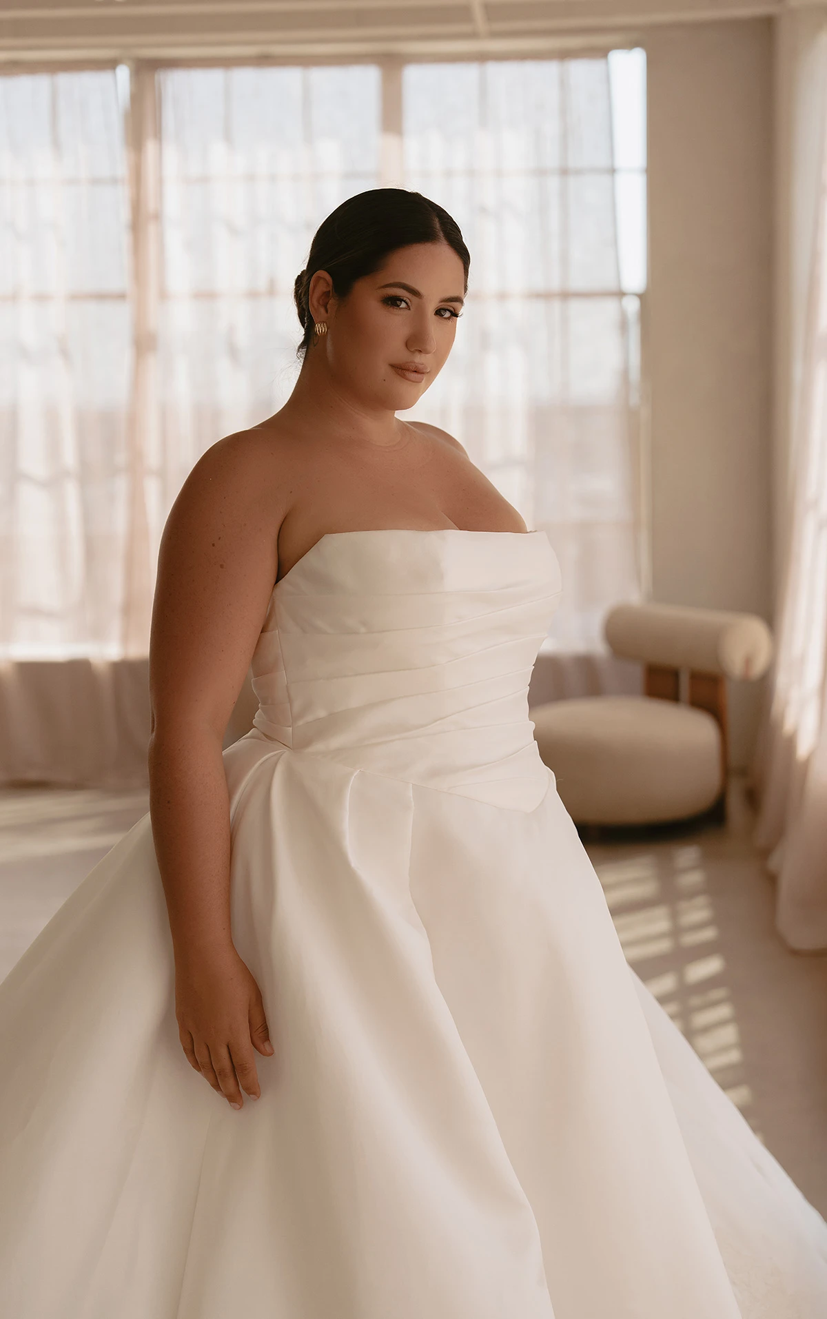 ml1992+ A-Linien-Brautkleid aus transparenter Spitze und Seide mit schulterfreien Ärmeln by Martina Liana