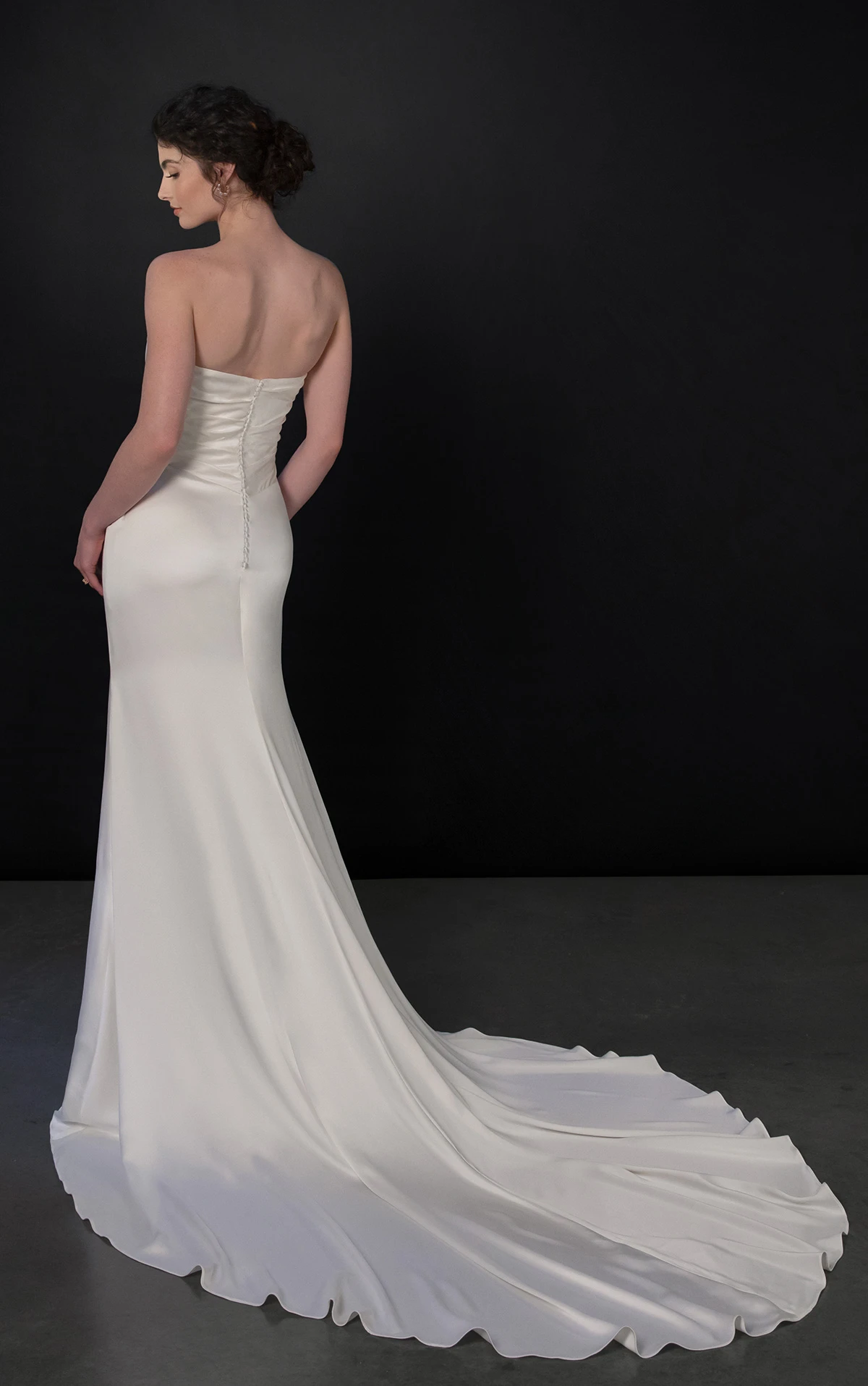 ml1997 Trägerloses Fit-and-Flare-Brautkleid mit gerafftem Oberteil  by Martina Liana