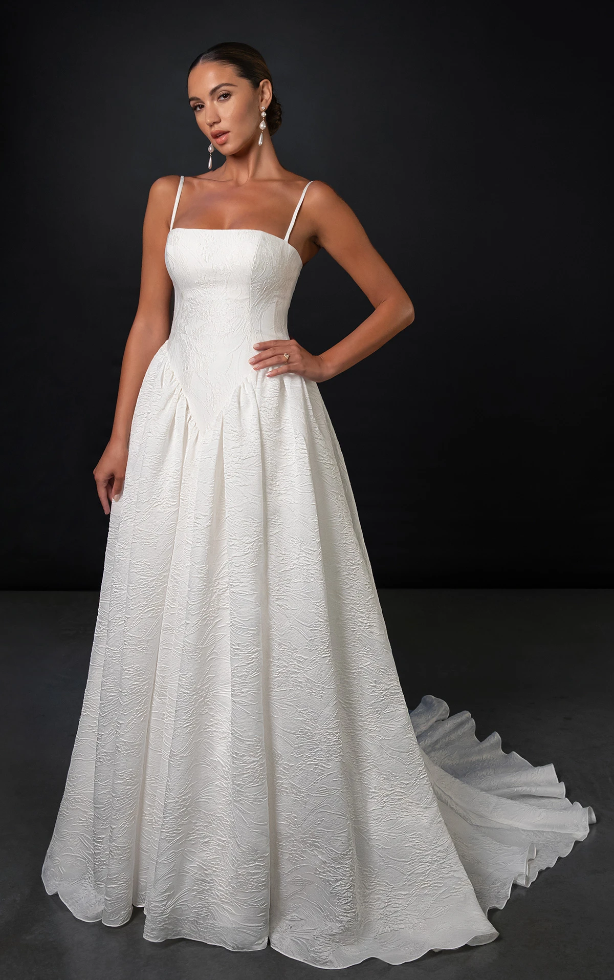 ml1998 A-Linien-Brautkleid mit geradem Ausschnitt und Spaghettitägern  by Martina Liana