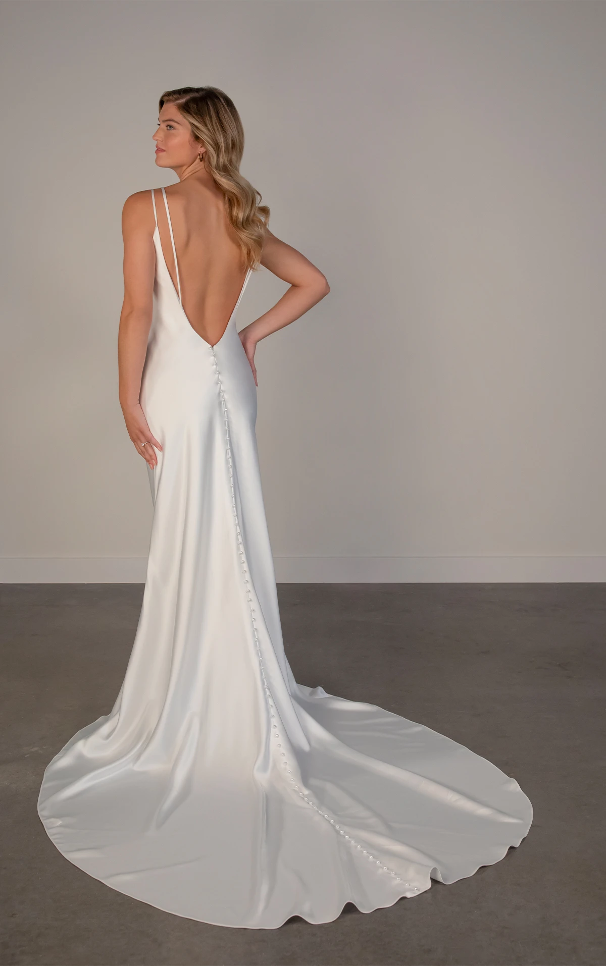 pa1365 Rückenfreies Etui-Brautkleid aus Charmeuse  by Oxford Street