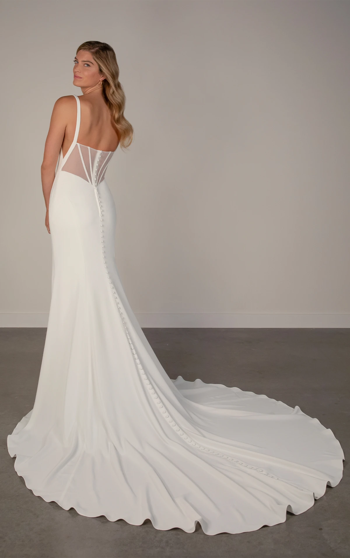 pa1367 Etui-Brautkleid aus Krepp mit Karree-Ausschnitt  by Oxford Street