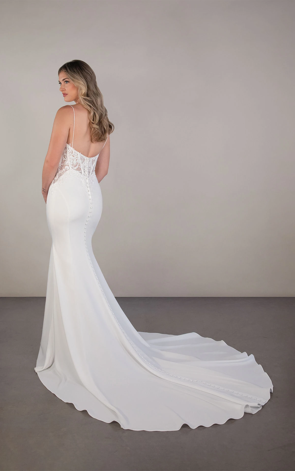 pa1432 Etui-Brautkleid aus Krepp und Spitze mit Rundhalsausschnitt  by Oxford Street