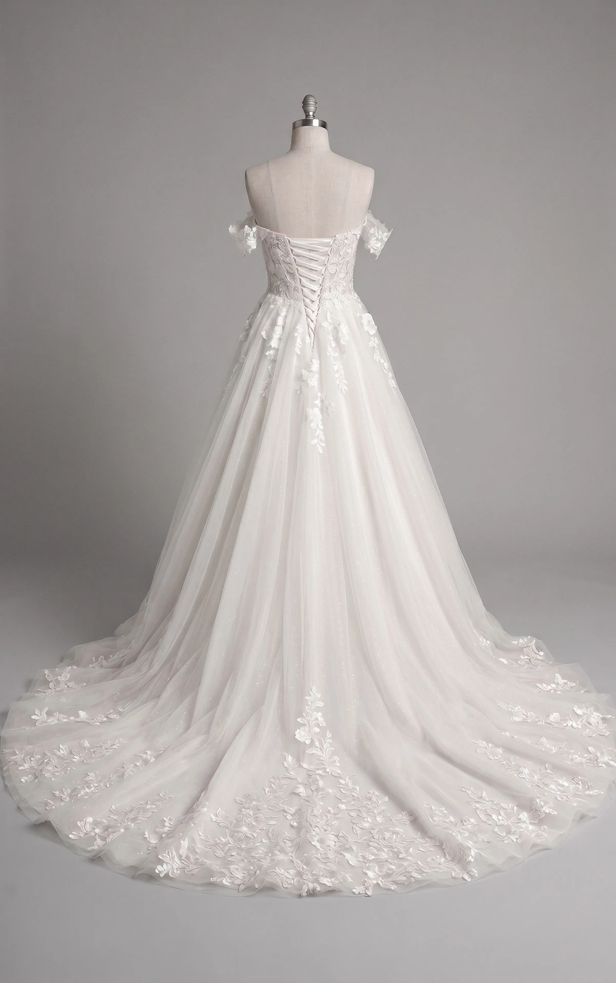 d4106 Bezauberndes Prinzessinnen-Ball-Brautkleid aus Spitze und Tüll  by Essense of Australia