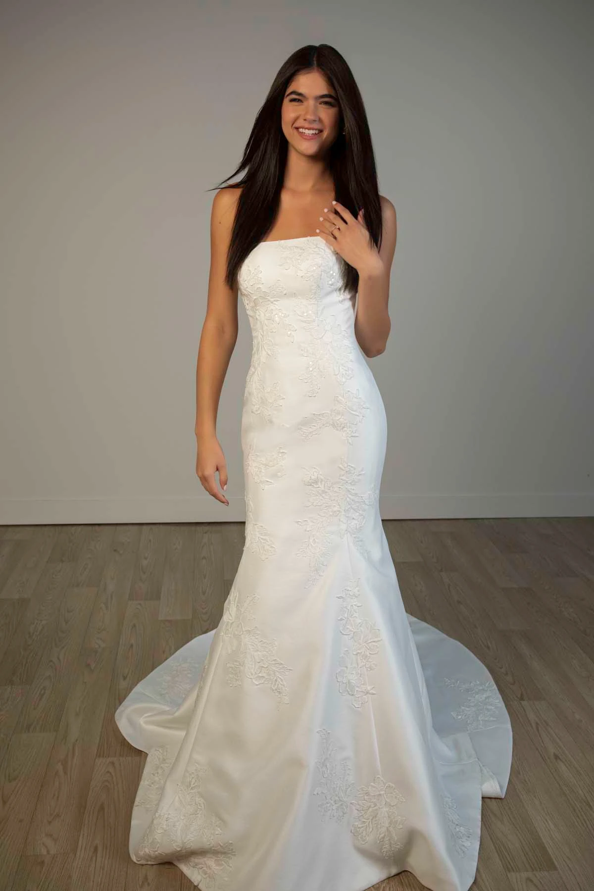 sy8251 Trägerloses Meerjungfrau-Brautkleid aus Mikado mit Spitzendetails  by Stella York