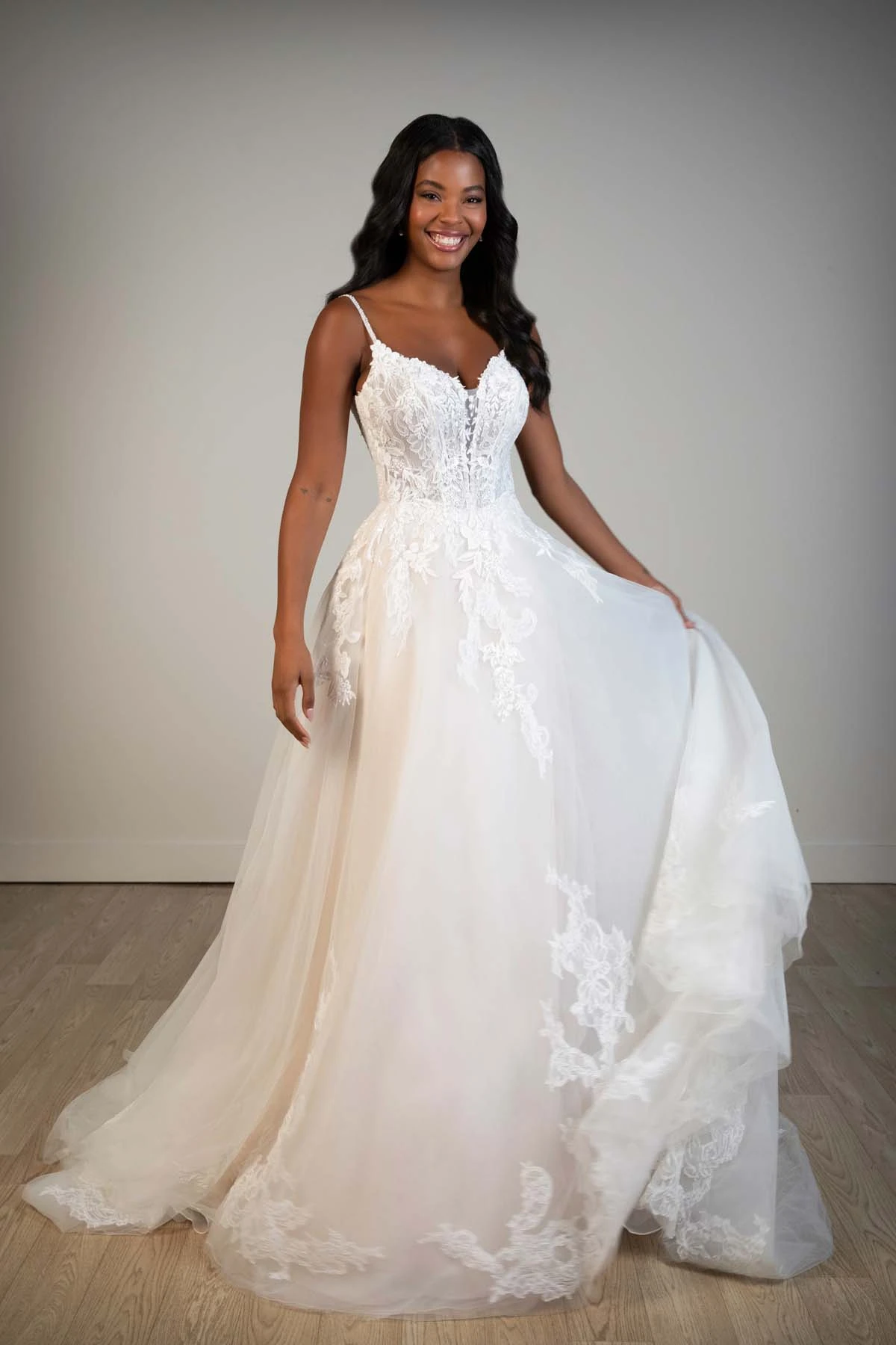 sy8293 A-Linien-Brautkleid aus perlenverzierter Spitze und Tüll  by Stella York