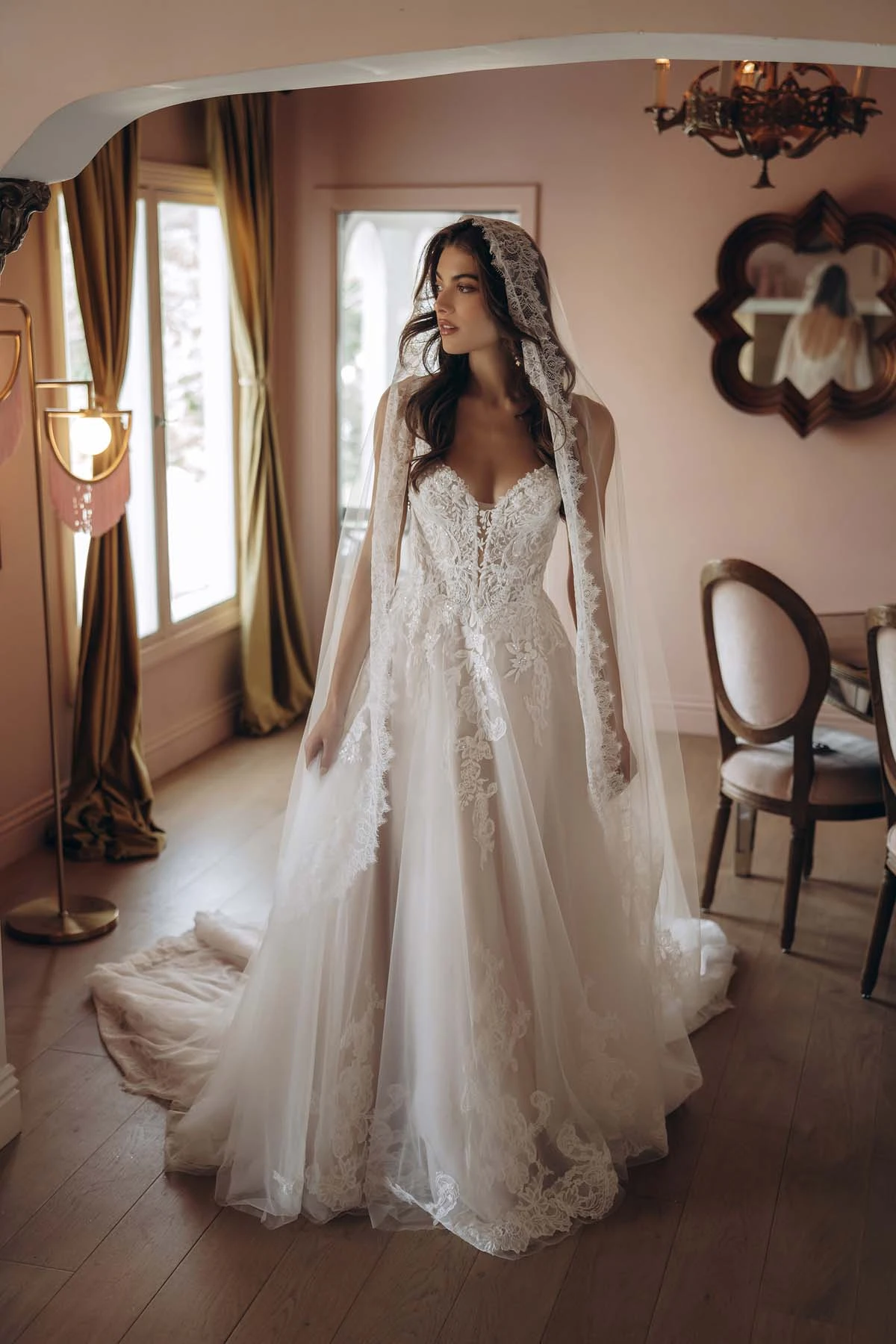sy8293 A-Linien-Brautkleid aus perlenverzierter Spitze und Tüll  by Stella York