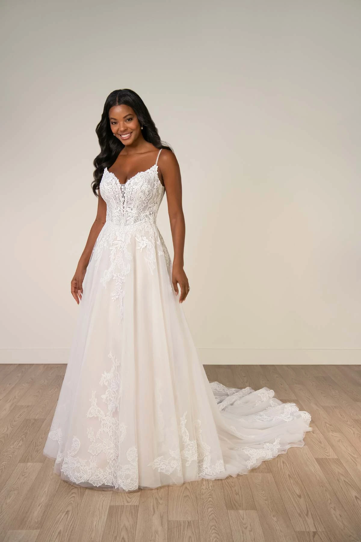 sy8293 A-Linien-Brautkleid aus perlenverzierter Spitze und Tüll  by Stella York