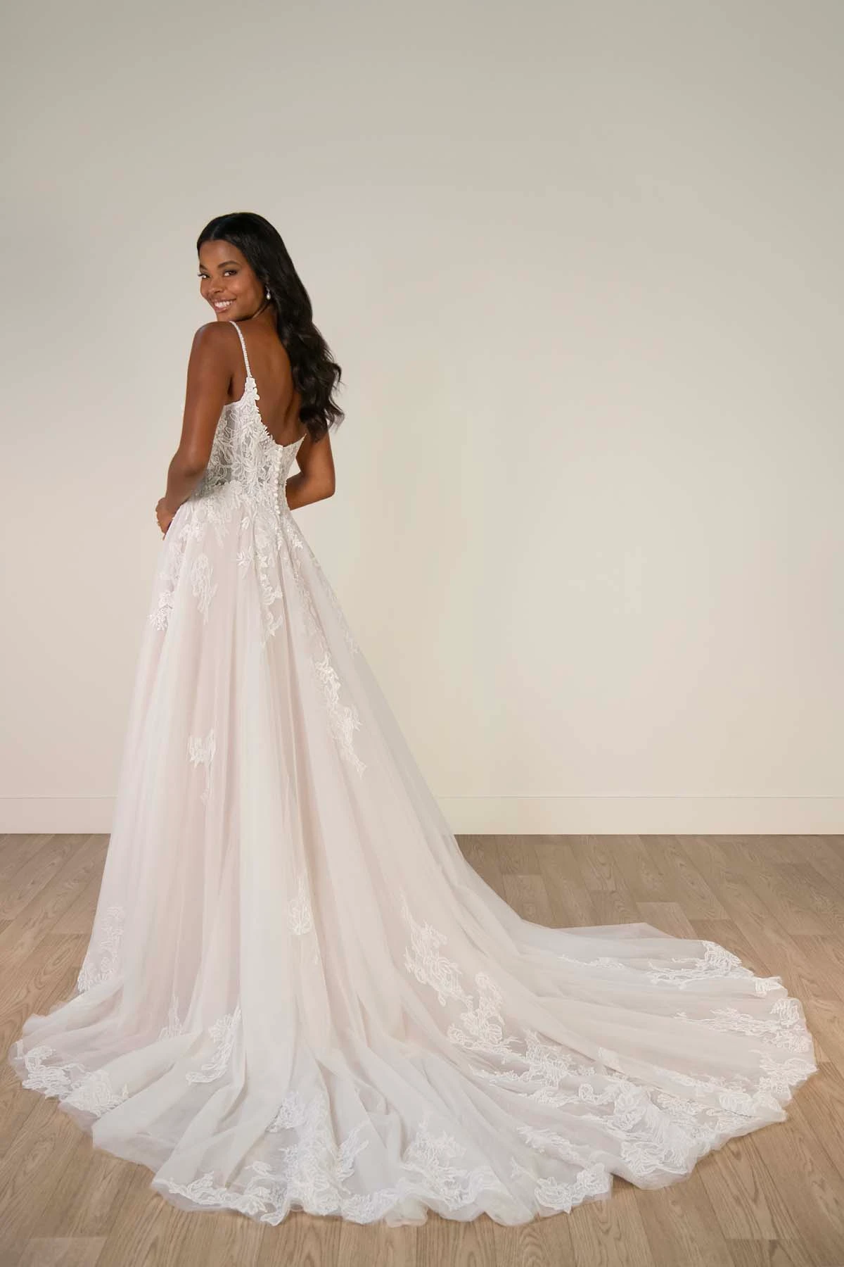 sy8293 A-Linien-Brautkleid aus perlenverzierter Spitze und Tüll  by Stella York